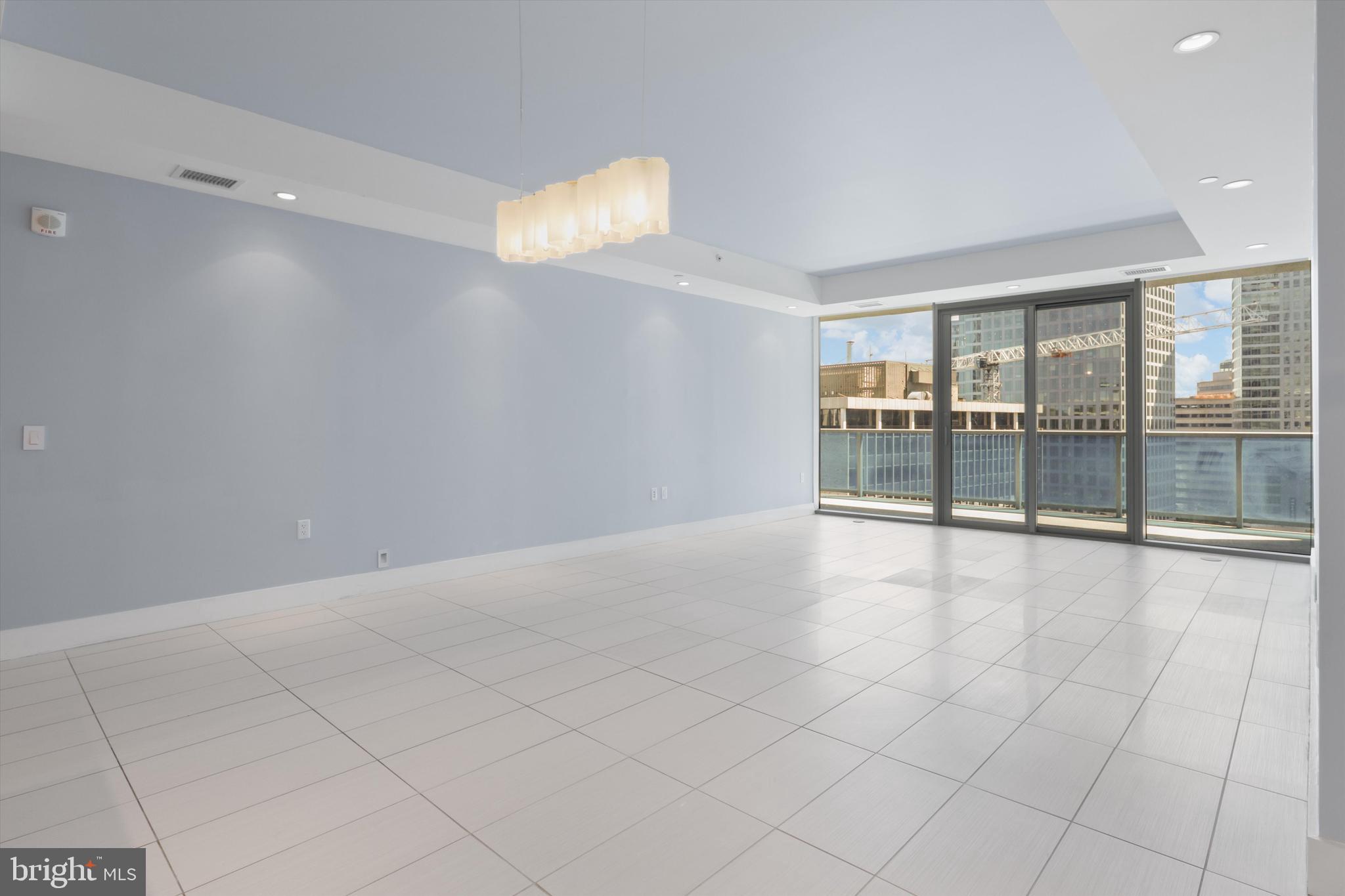 TURNBERRY TOWER - Residential