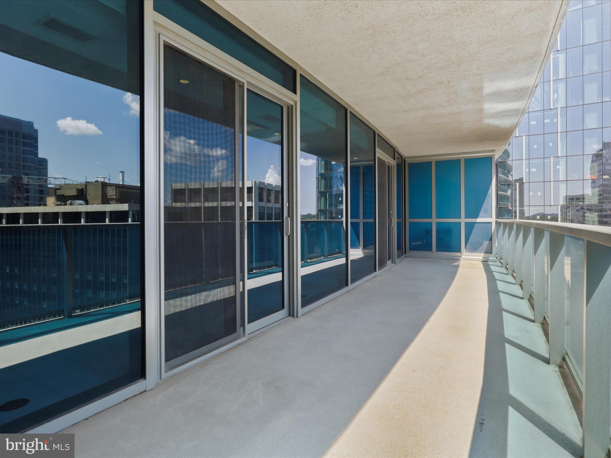 TURNBERRY TOWER - Residential