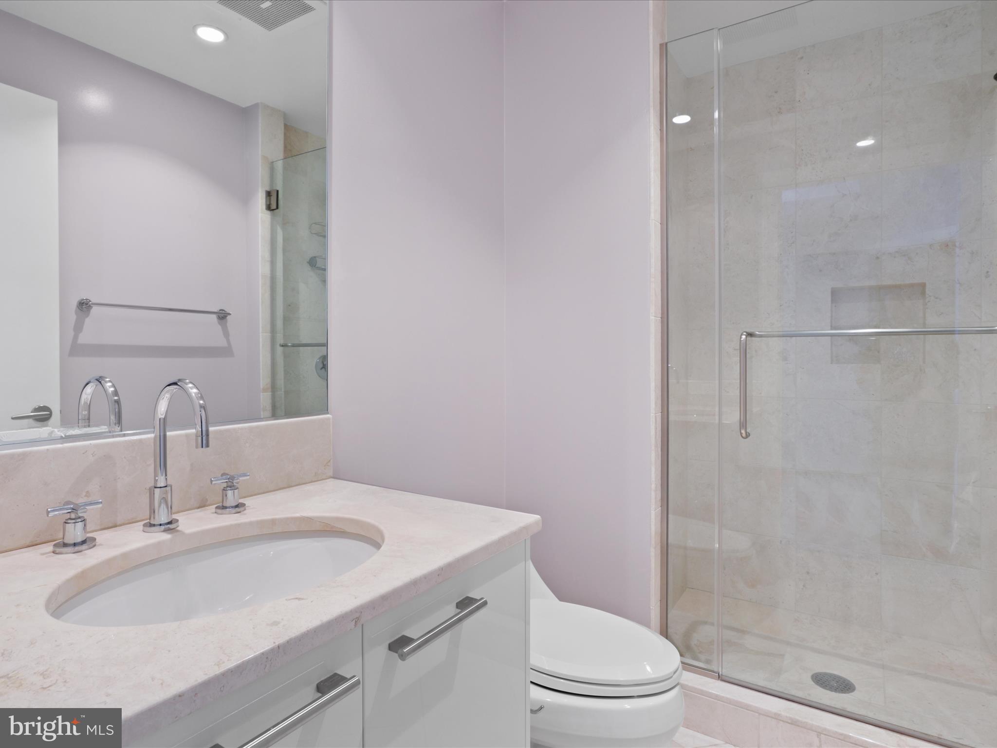 TURNBERRY TOWER - Residential