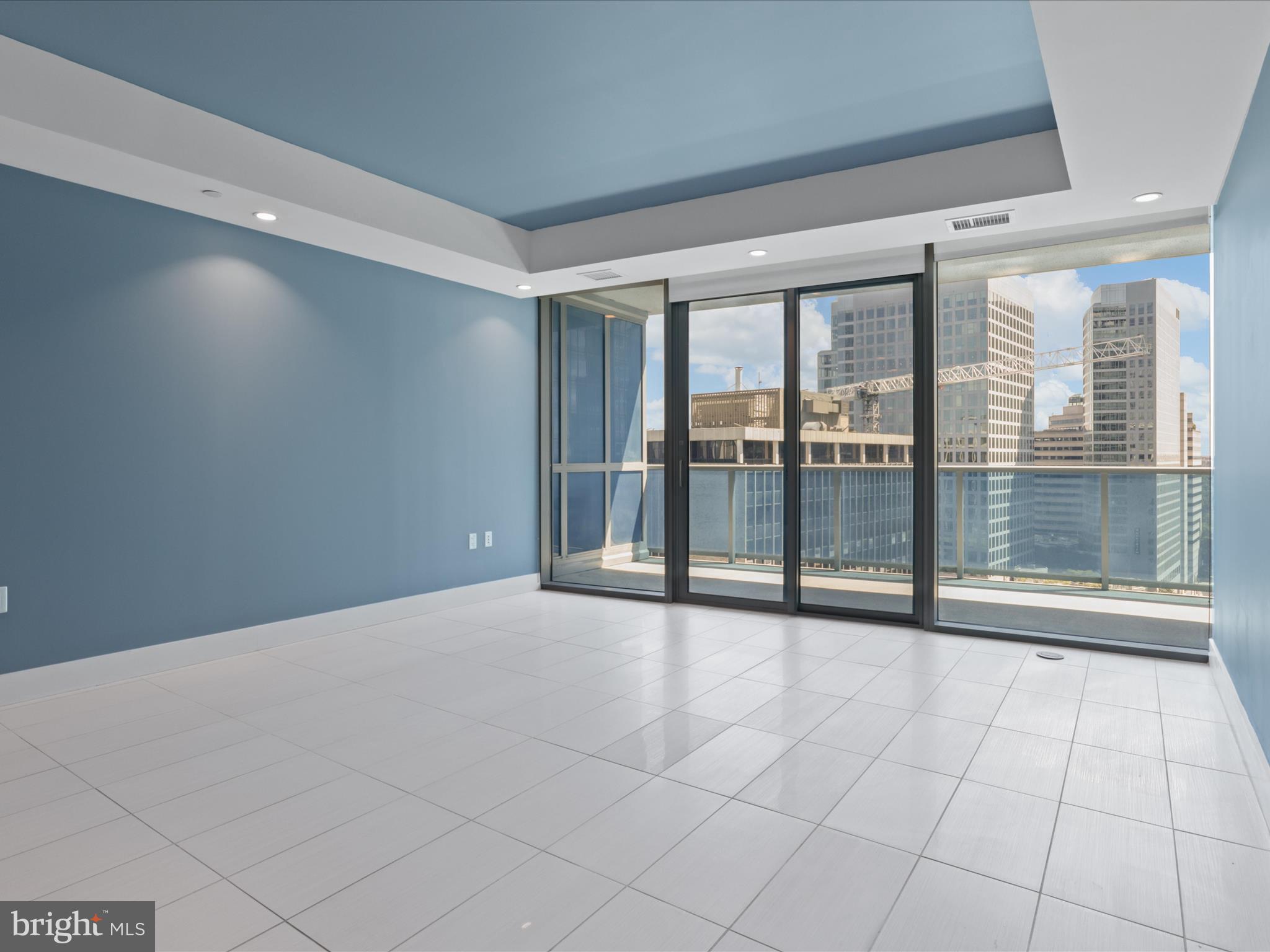 TURNBERRY TOWER - Residential