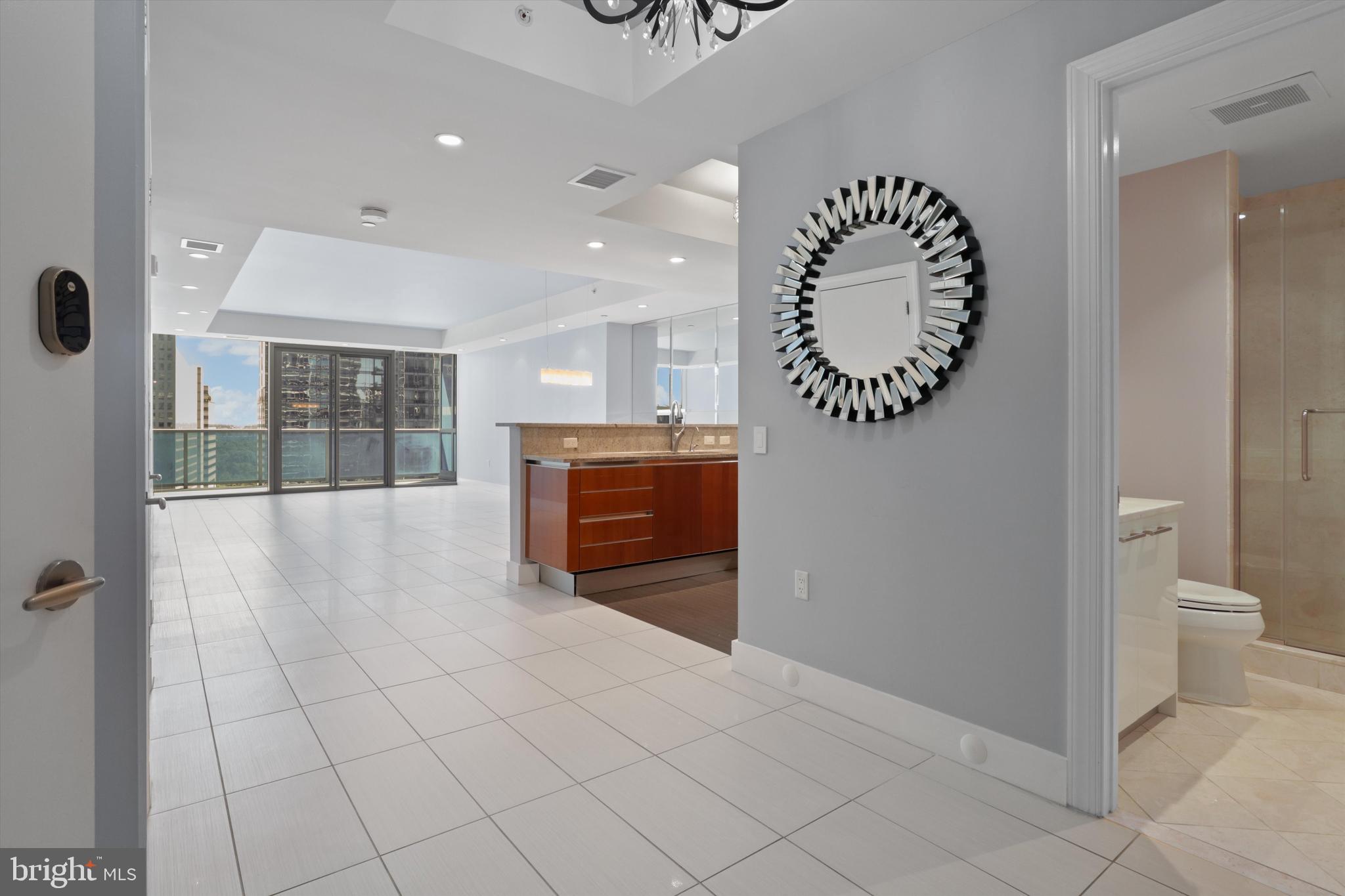 TURNBERRY TOWER - Residential