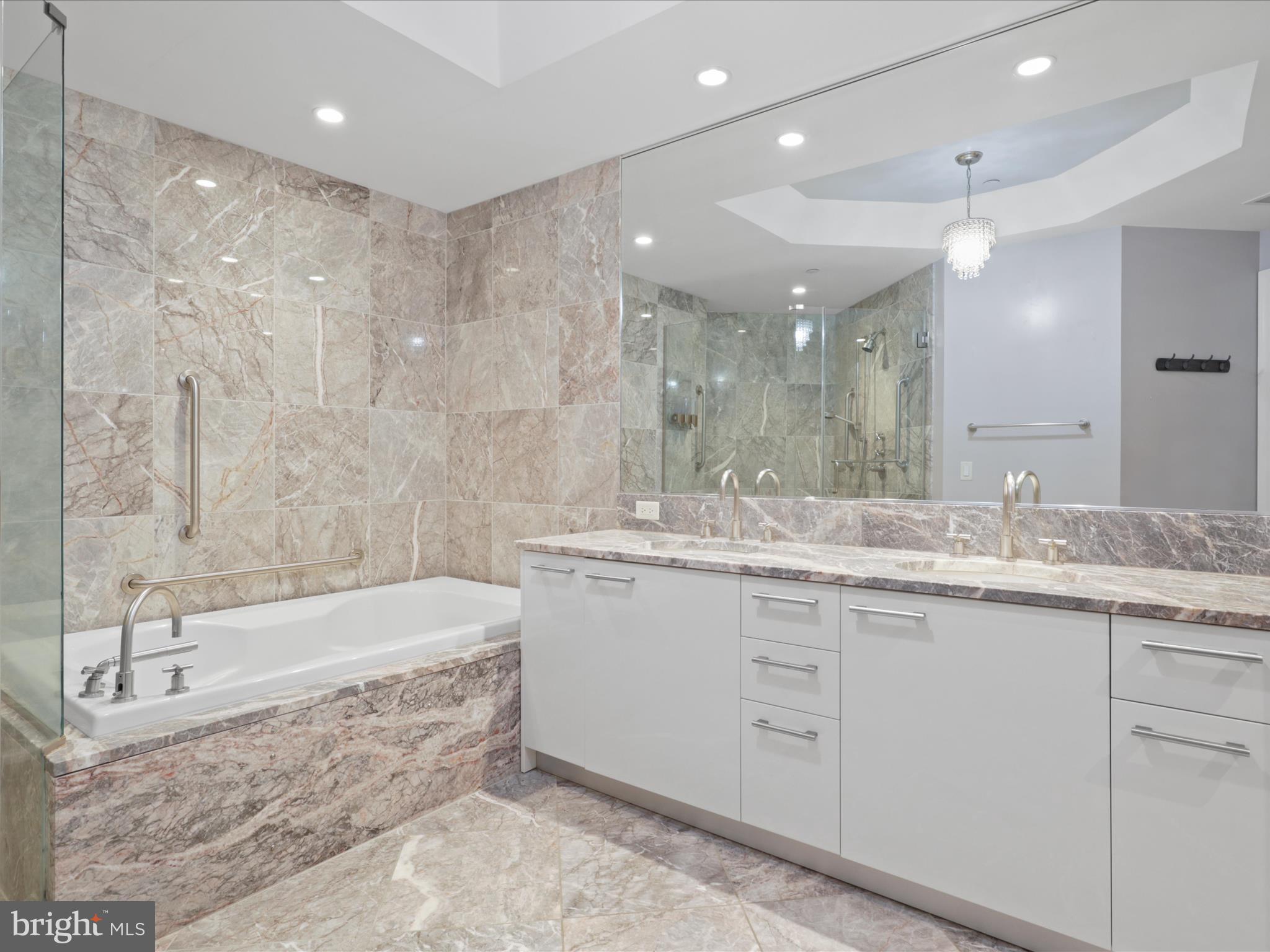 TURNBERRY TOWER - Residential