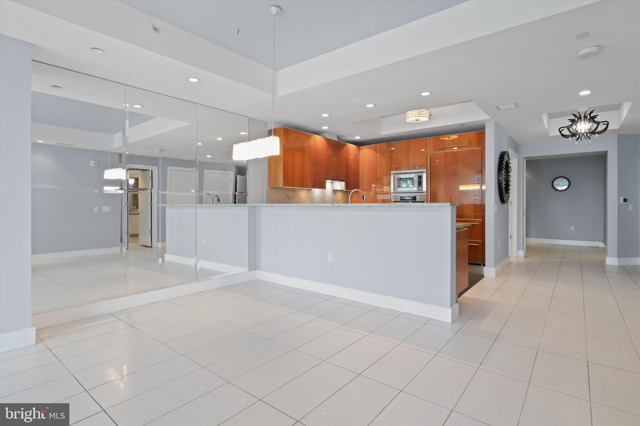 TURNBERRY TOWER - Residential