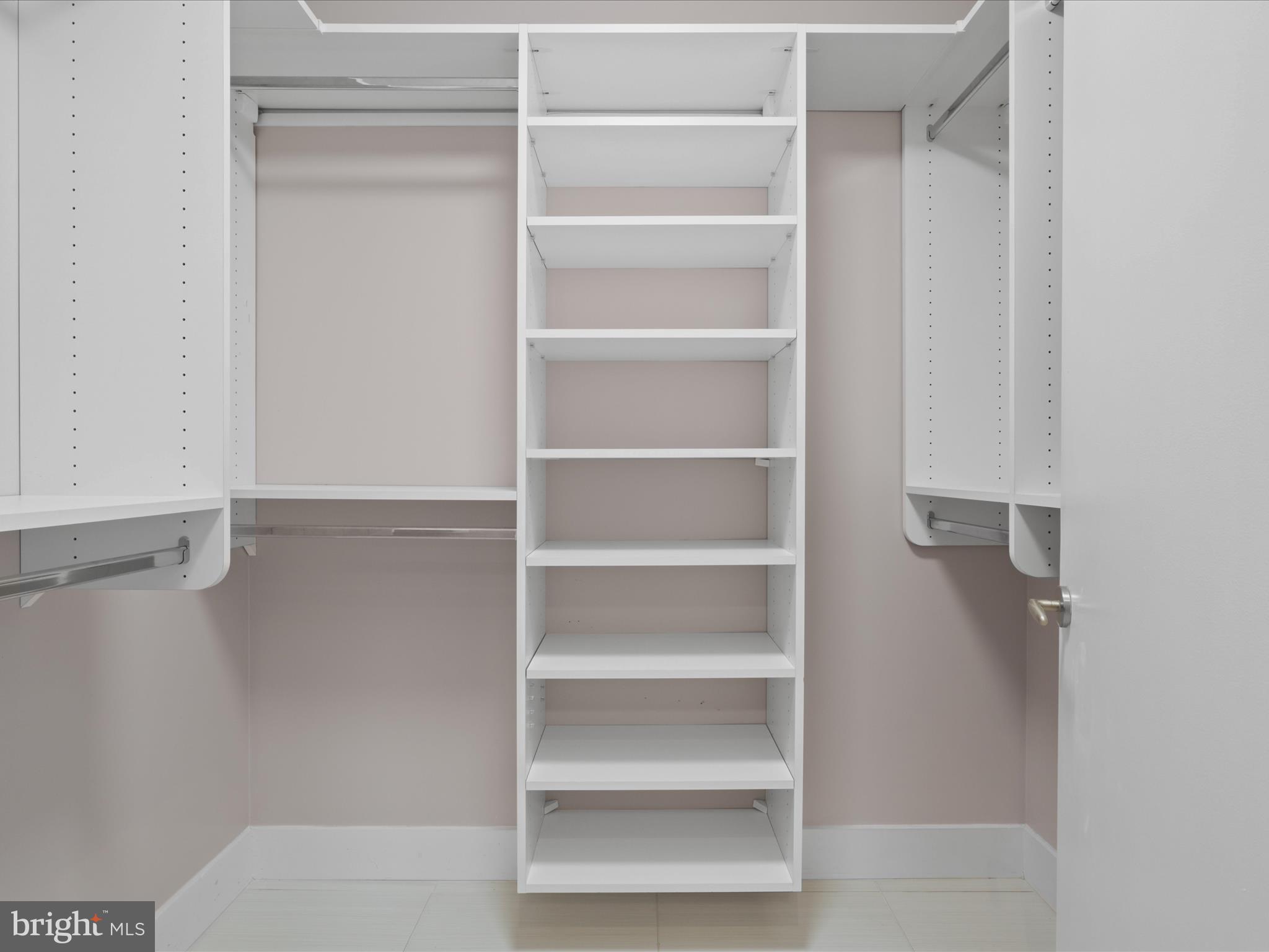 TURNBERRY TOWER - Residential