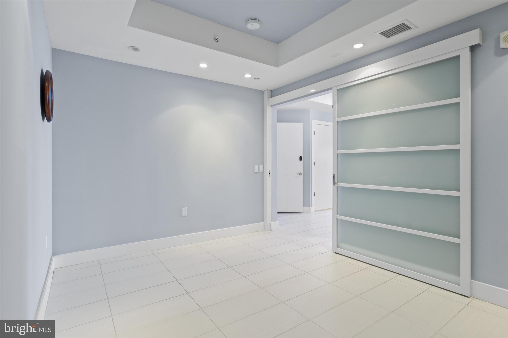 TURNBERRY TOWER - Residential