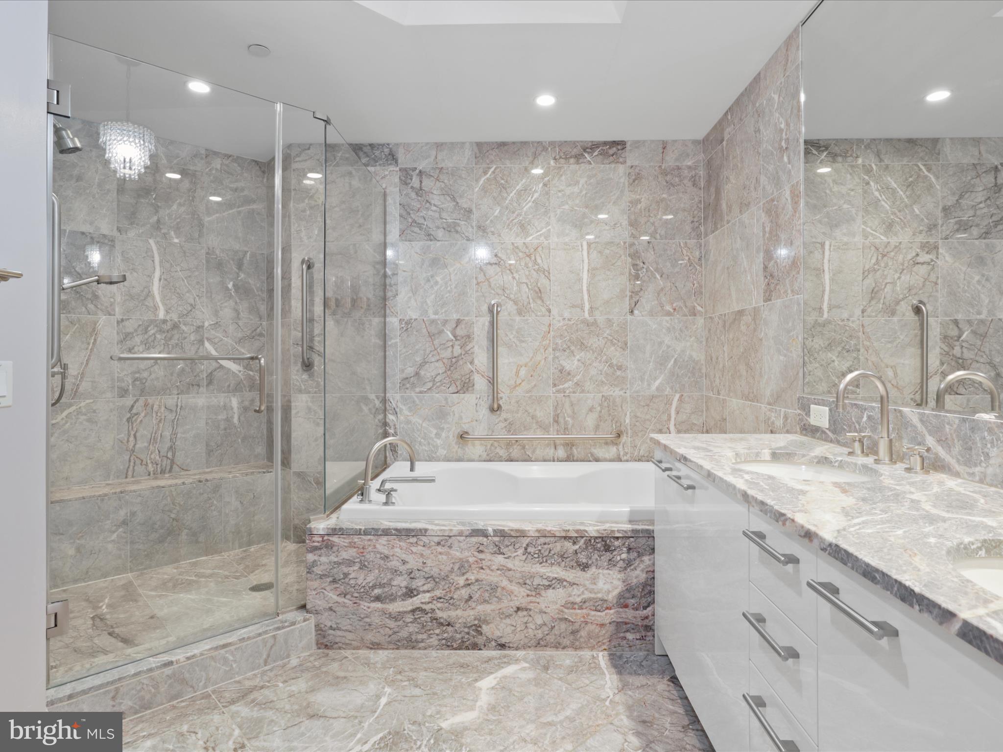 TURNBERRY TOWER - Residential