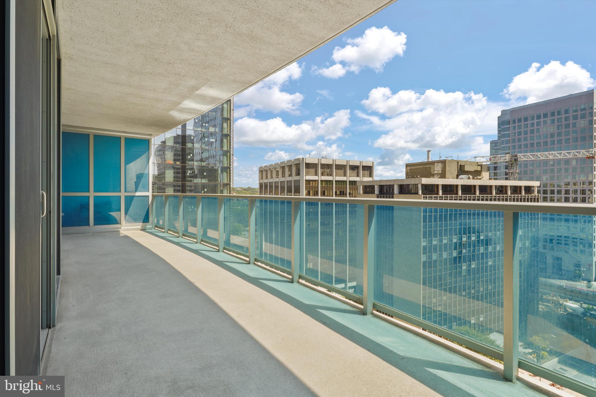 TURNBERRY TOWER - Residential