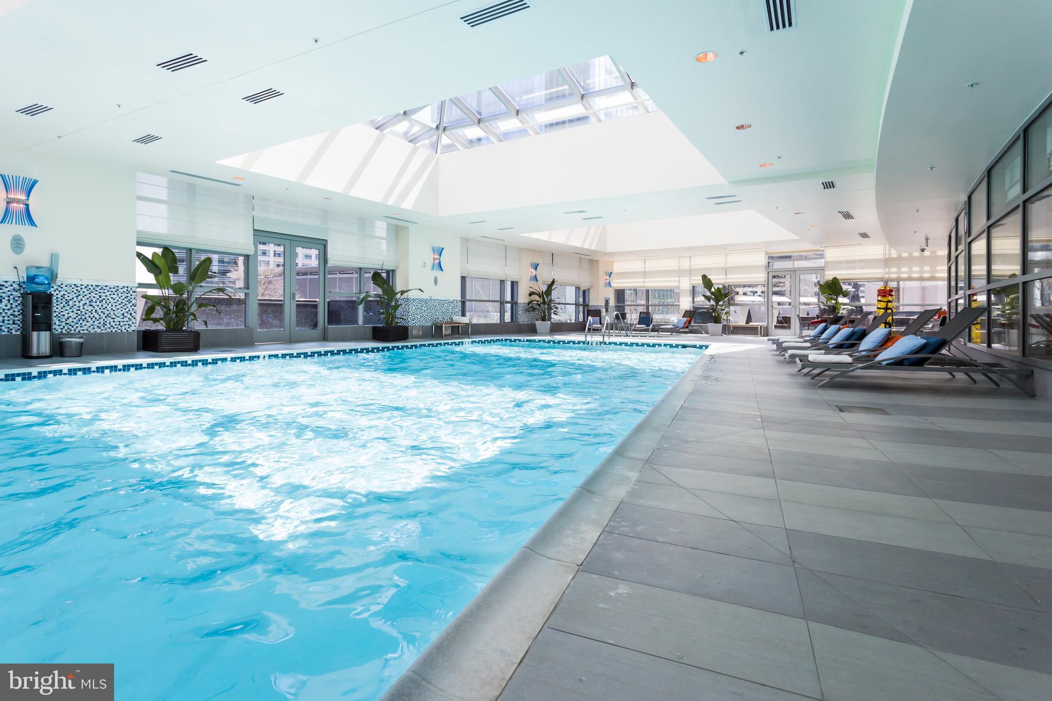 TURNBERRY TOWER - Residential