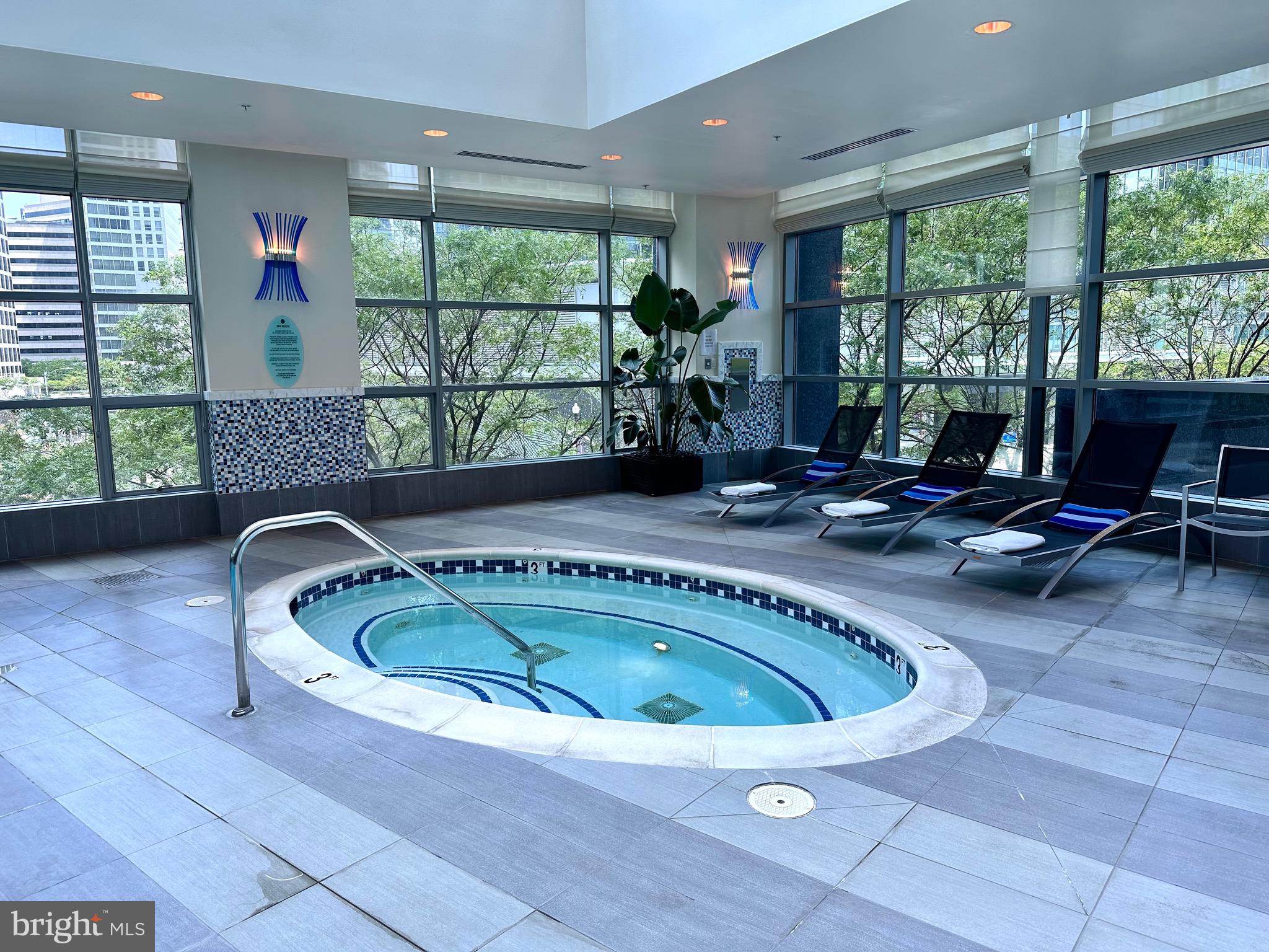 TURNBERRY TOWER - Residential