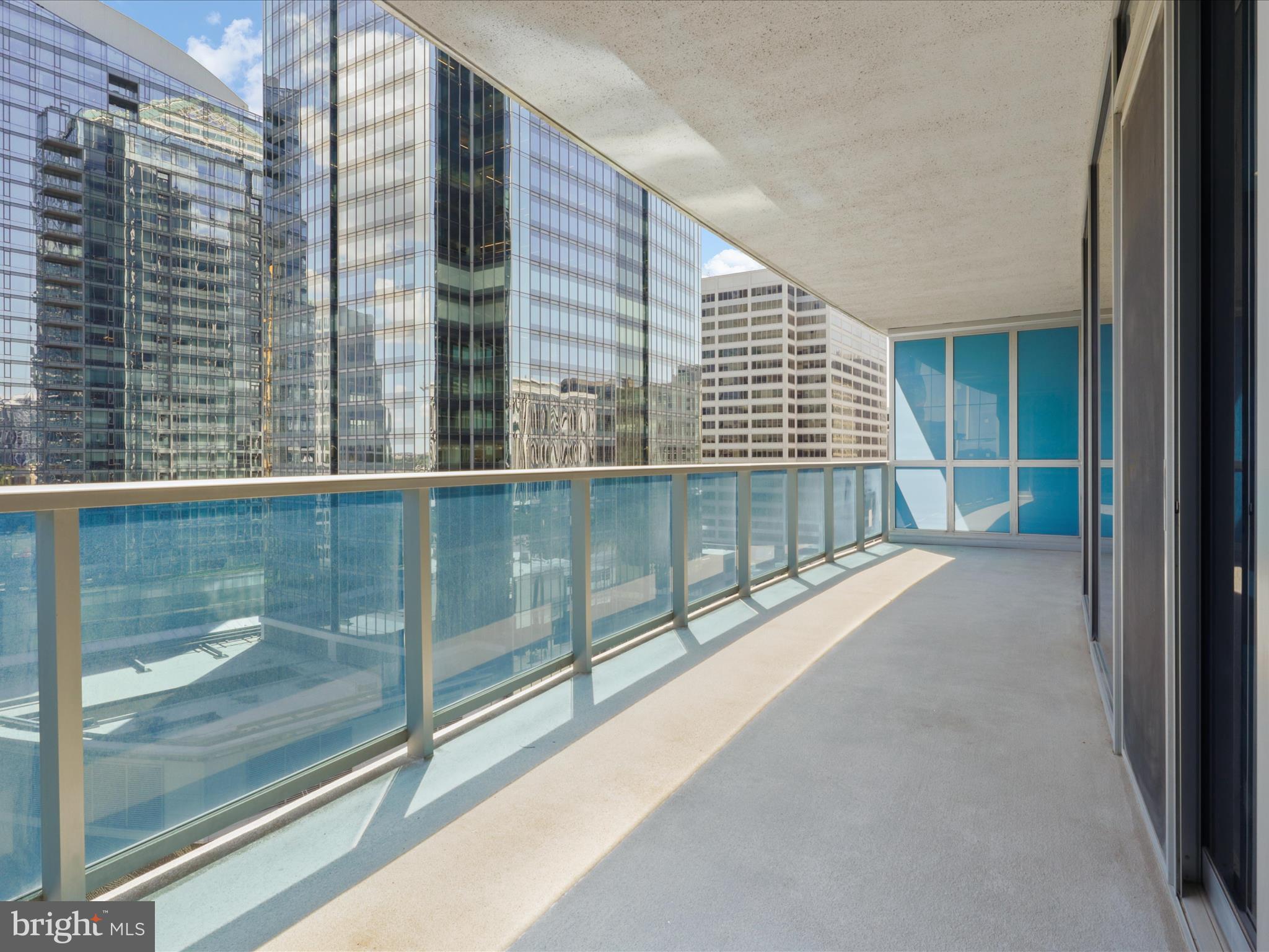 TURNBERRY TOWER - Residential