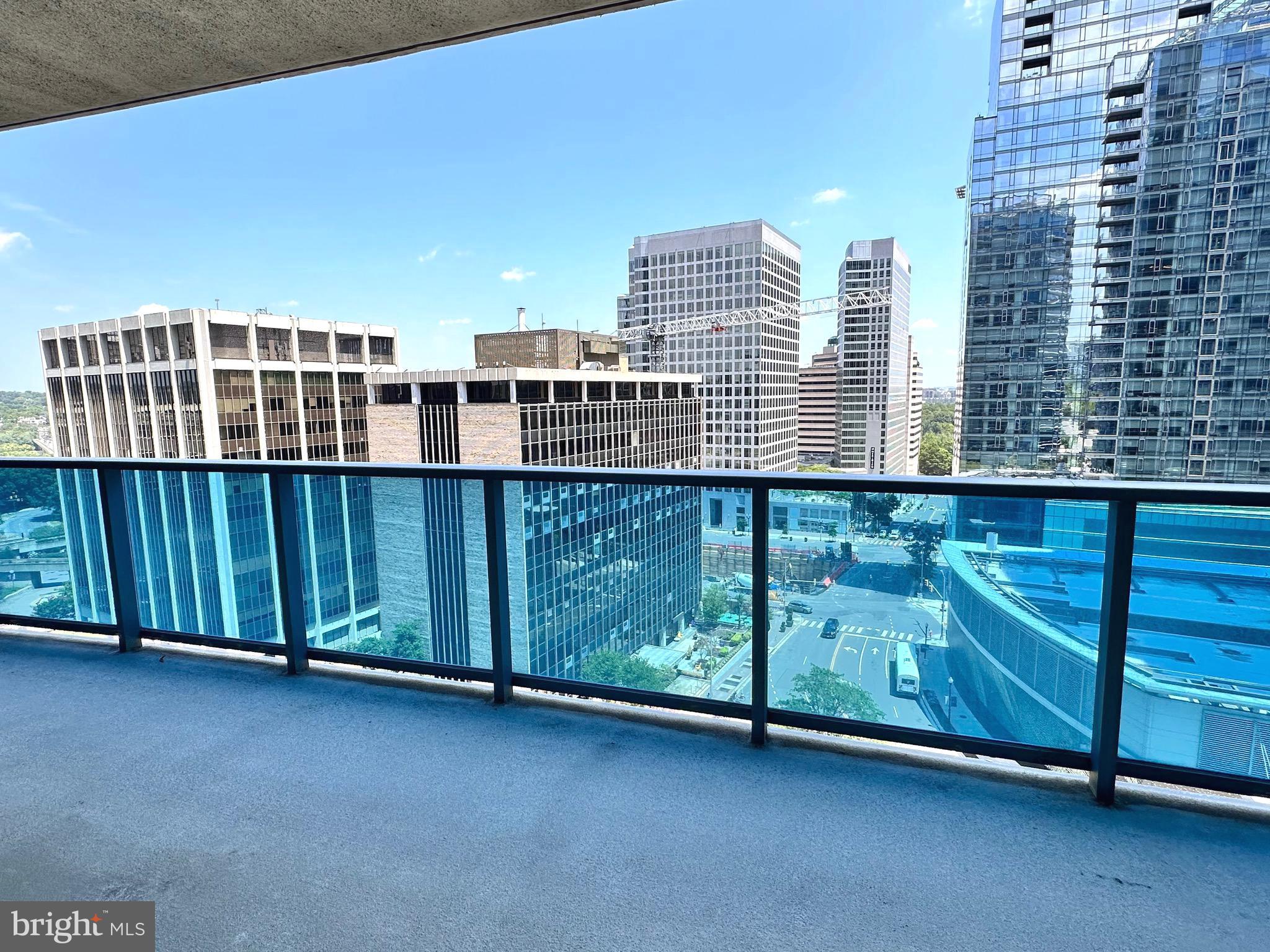 TURNBERRY TOWER - Residential