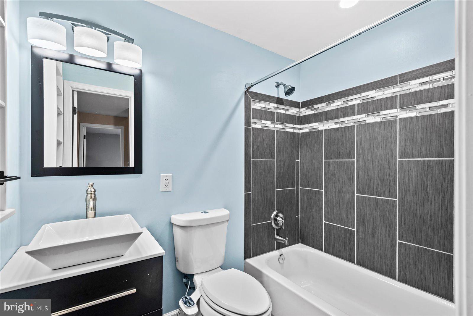 SALEM FIELDS - Residential