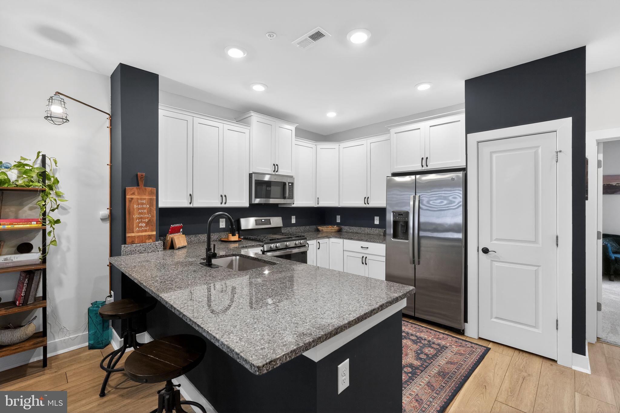 WATERSIDE - Residential