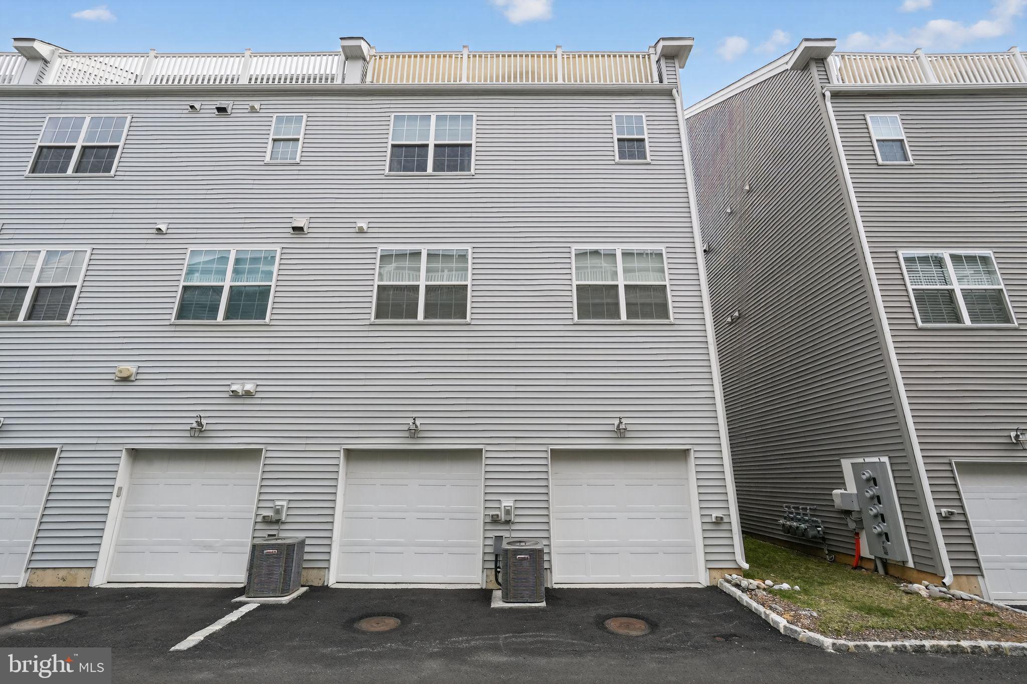 WATERSIDE - Residential