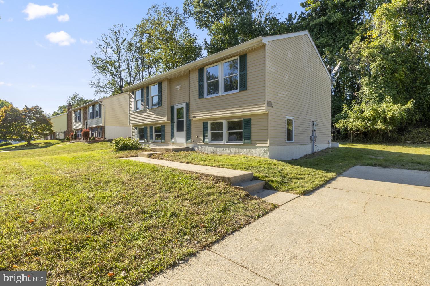 10214 FORESTGROVE LANE