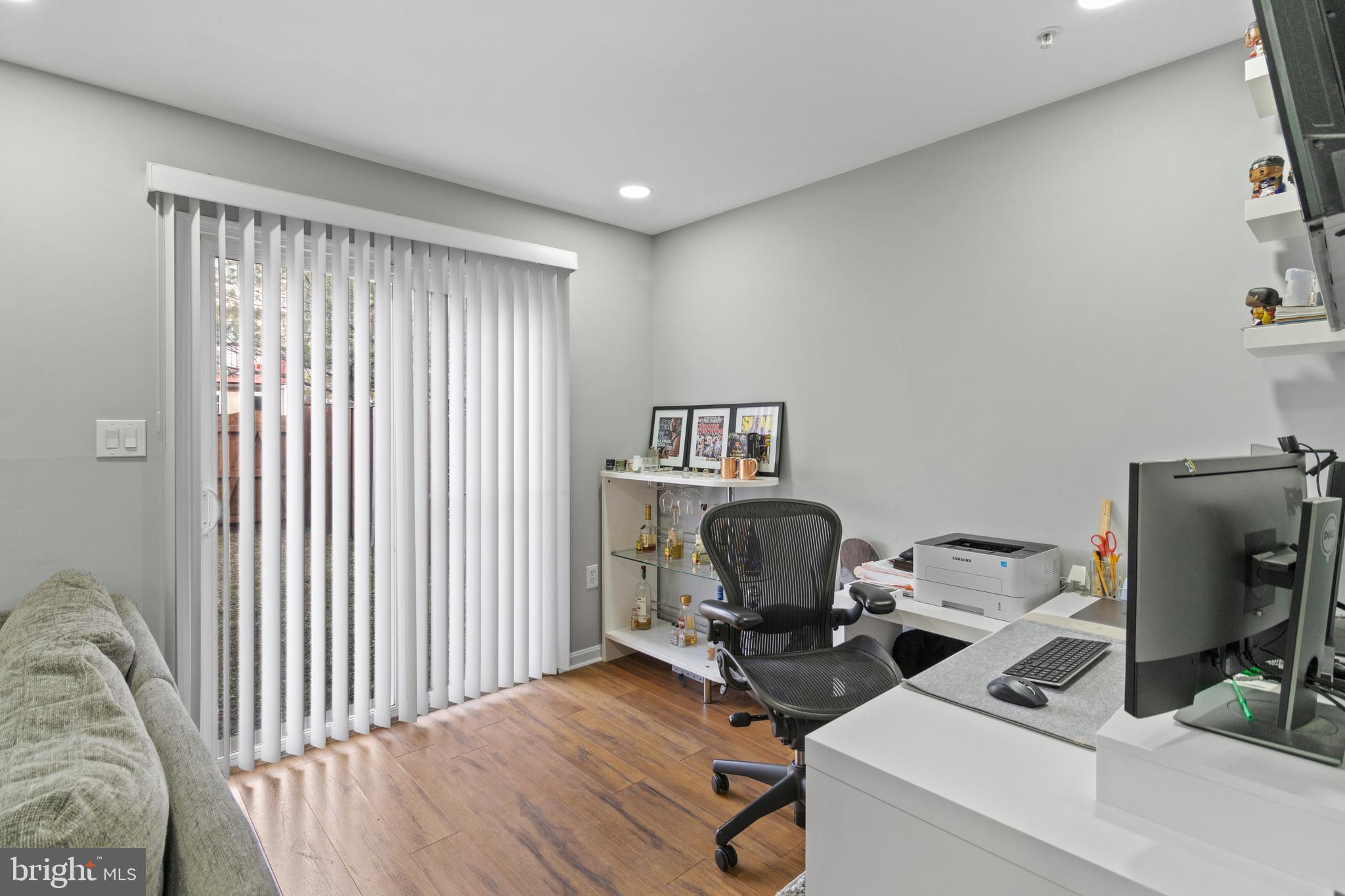 COLONY SQUARE - Residential