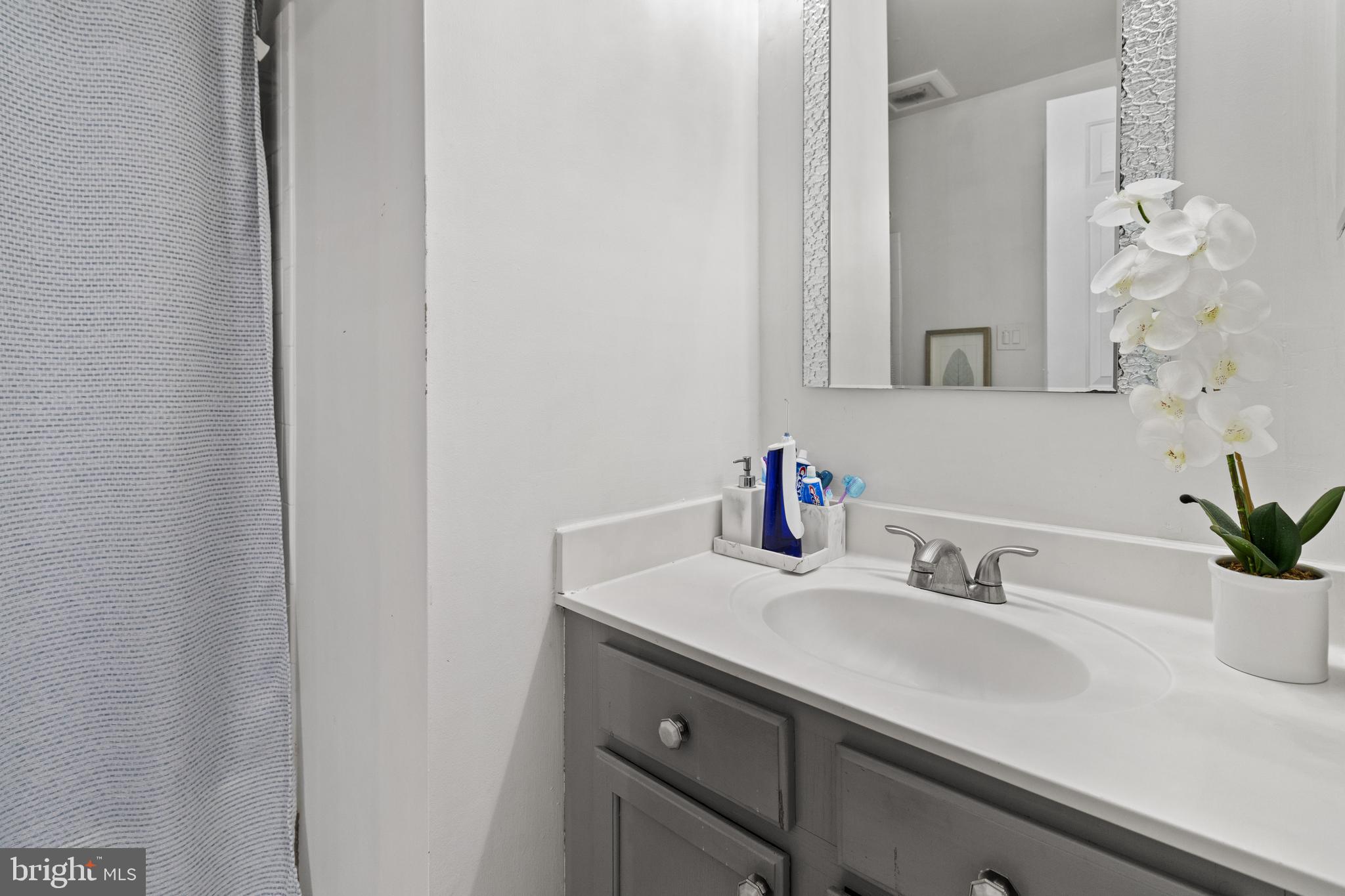 COLONY SQUARE - Residential