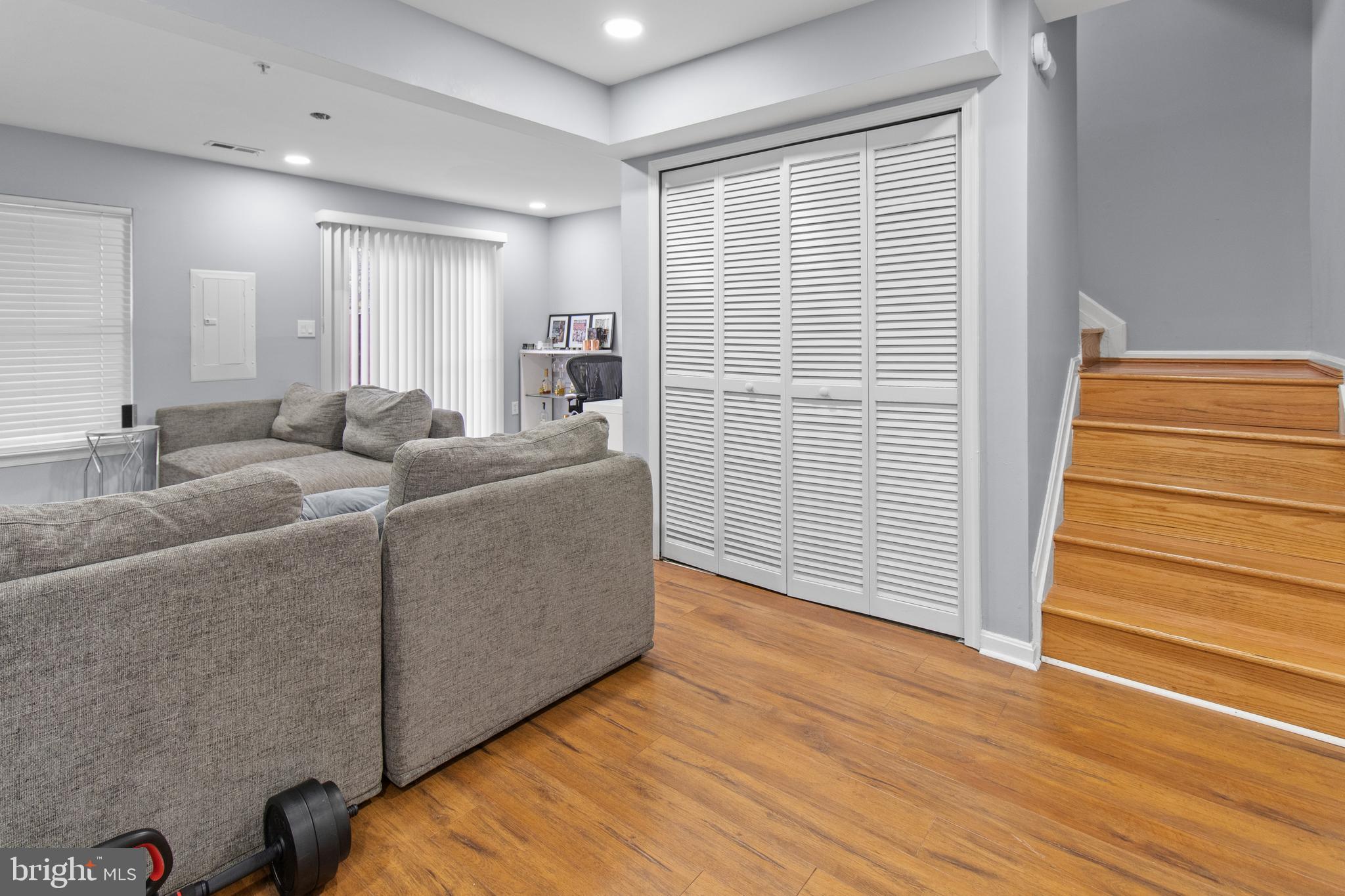 COLONY SQUARE - Residential