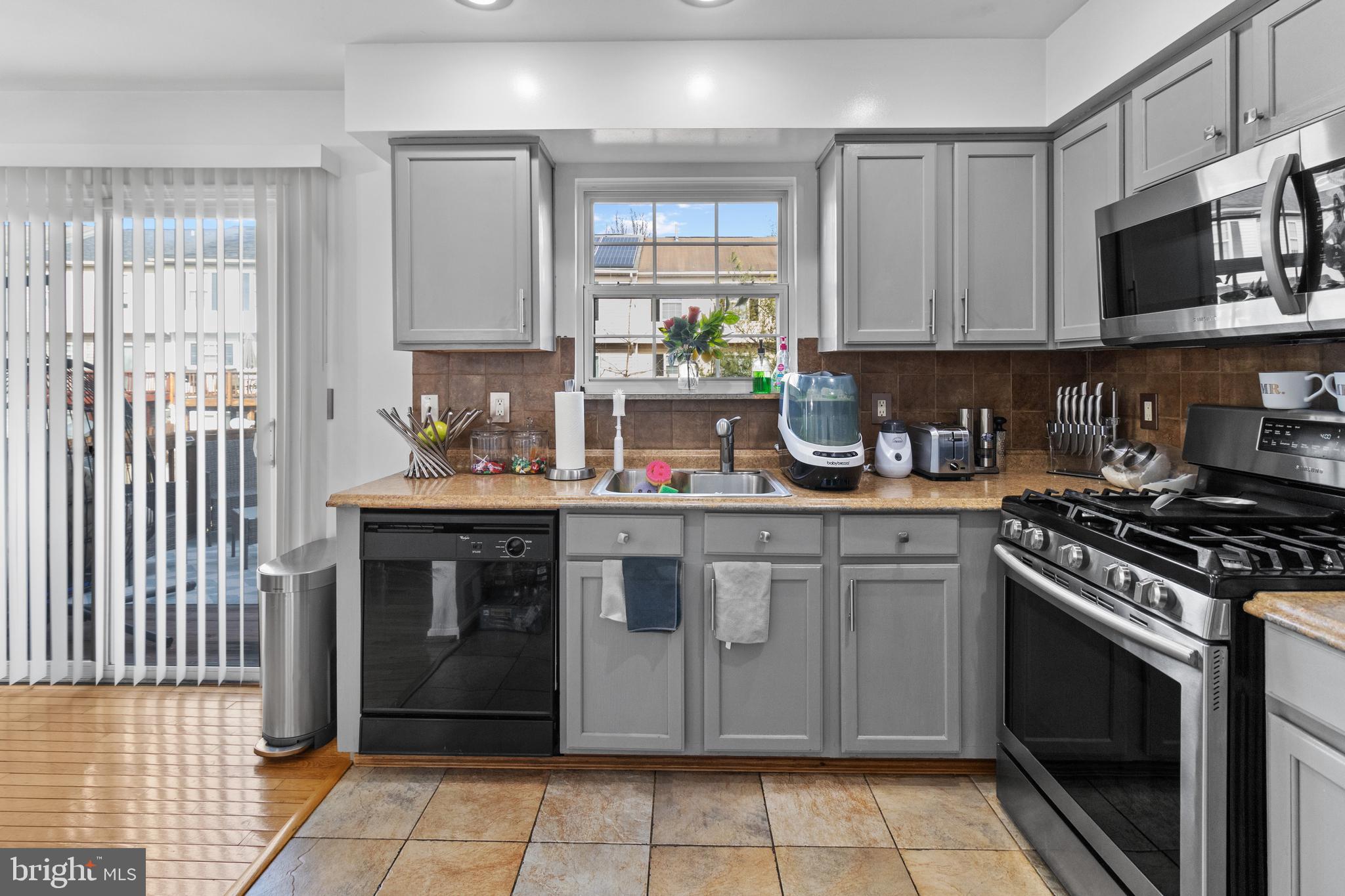 COLONY SQUARE - Residential