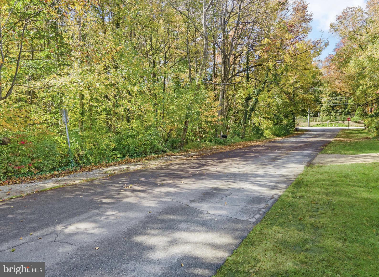 SHERWOOD MANOR - Land