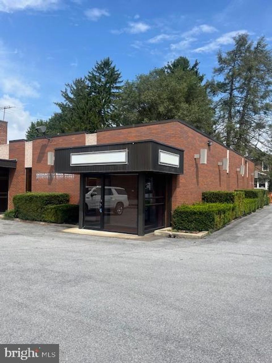 Discover the perfect office space for your business needs with our impressive commercial property available for lease. This one-level office is strategically located for utmost convenience to downtown, making it an ideal choice for companies seeking proximity to the bustling city center. 
The property boasts a substantial, large parking lot, ensuring hassle-free access for both employees and clients. The water/sewer is included in your monthly rent. Its one-level layout provides easy accessibility and maneuverability, accommodating various business operations efficiently. Whether you're a startup looking for a dynamic location or an established company seeking to expand, this office space offers the flexibility and features you need to thrive. Secure your place in this prime location and elevate your business presence today!