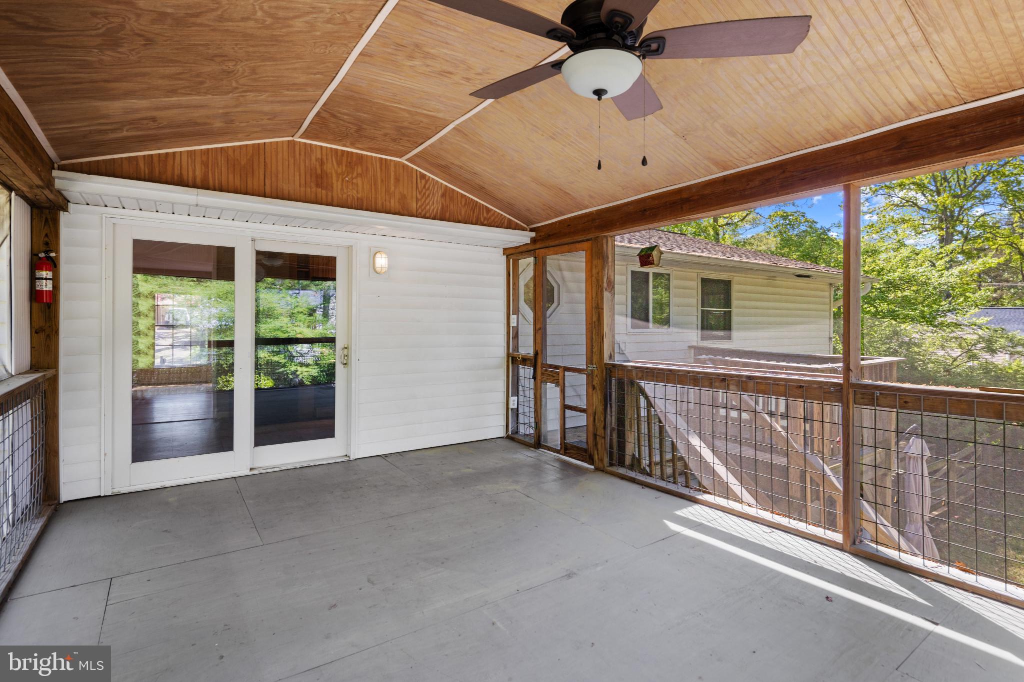 HILLSMERE ESTATES - Residential Lease