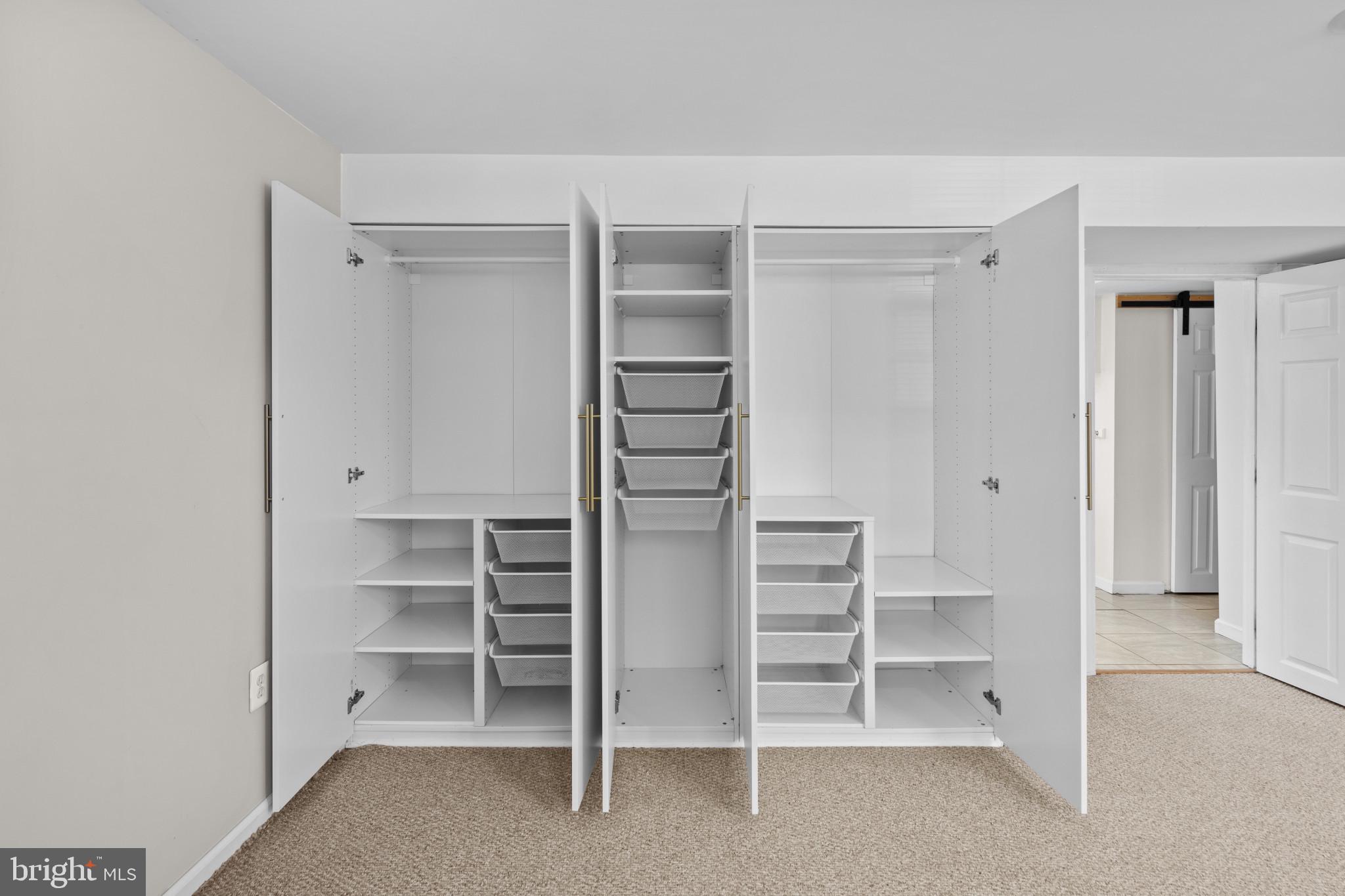 HILLSMERE ESTATES - Residential Lease