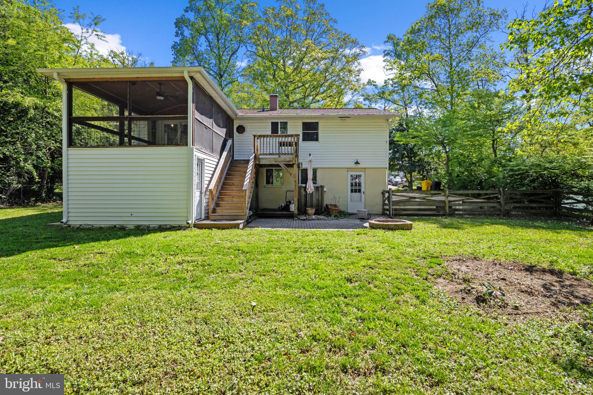 HILLSMERE ESTATES - Residential Lease