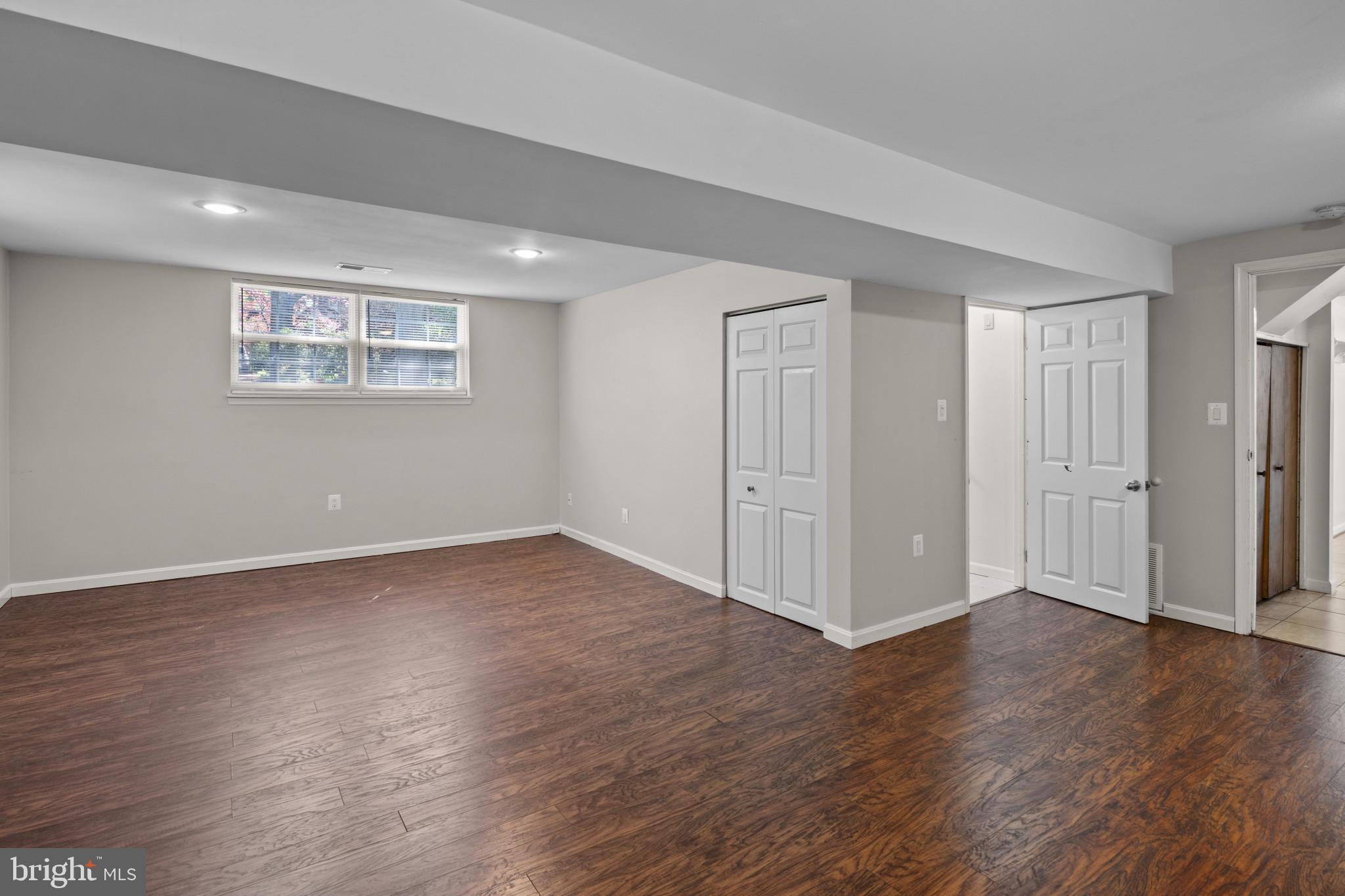 HILLSMERE ESTATES - Residential Lease