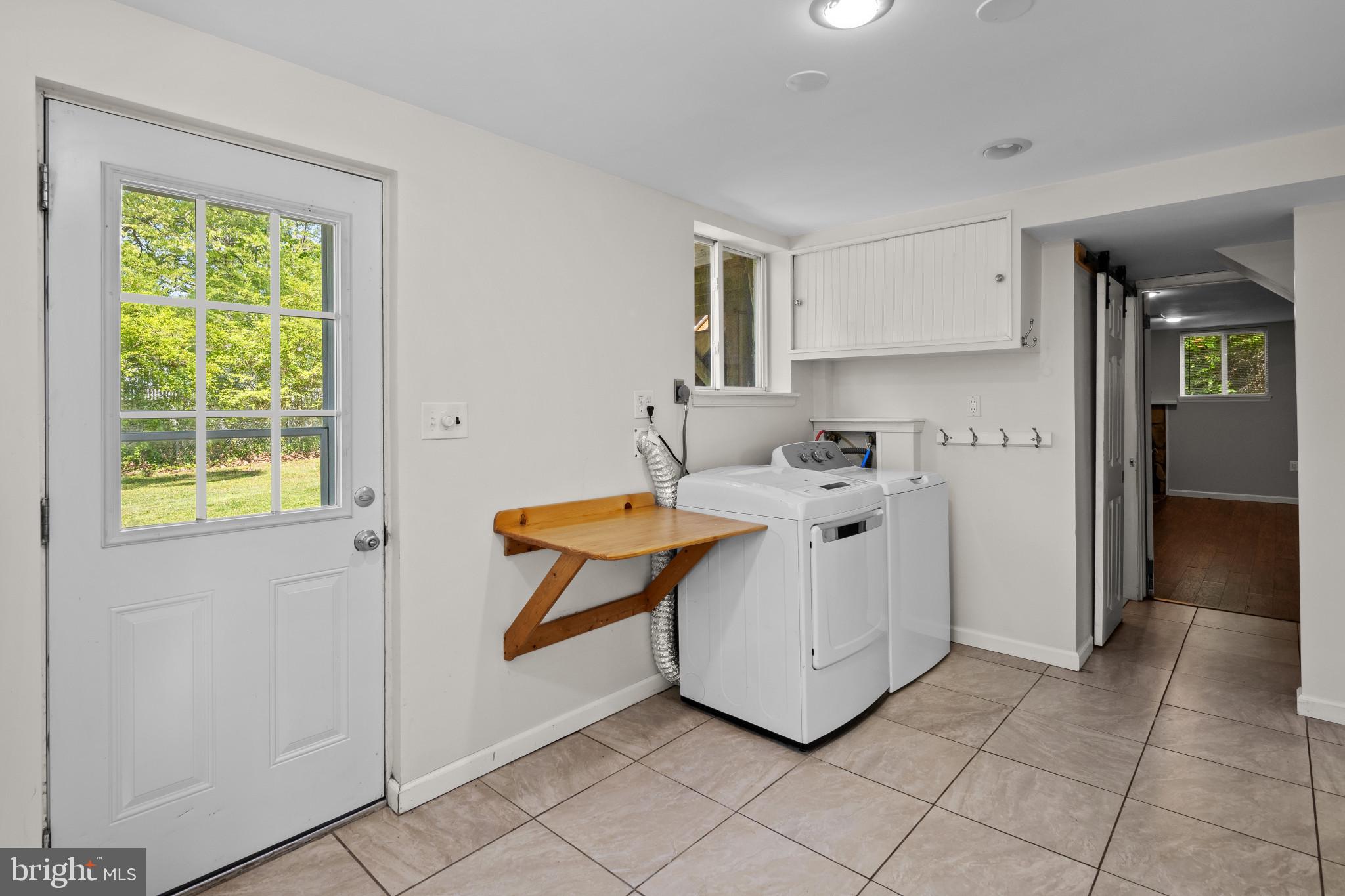 HILLSMERE ESTATES - Residential Lease