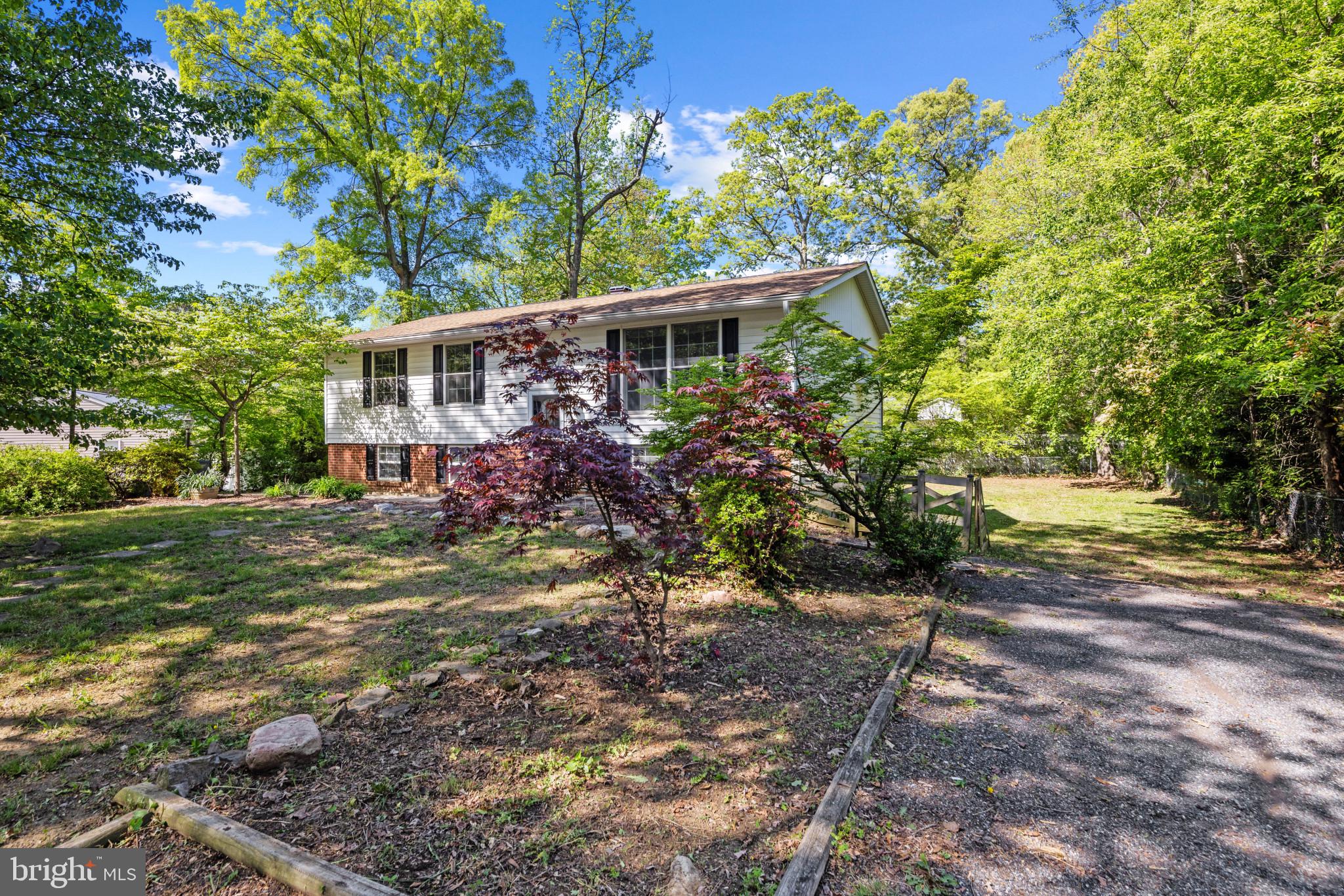 HILLSMERE ESTATES - Residential Lease