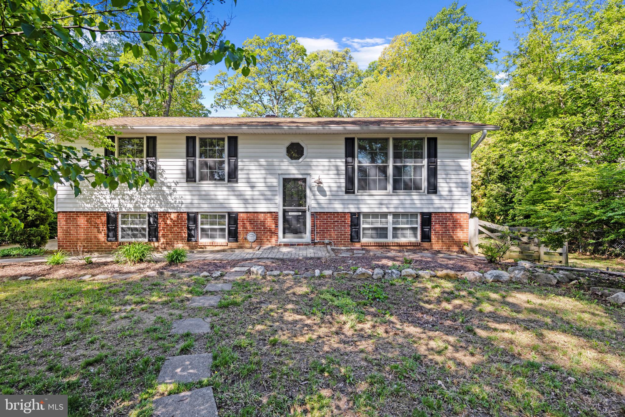 HILLSMERE ESTATES - Residential Lease