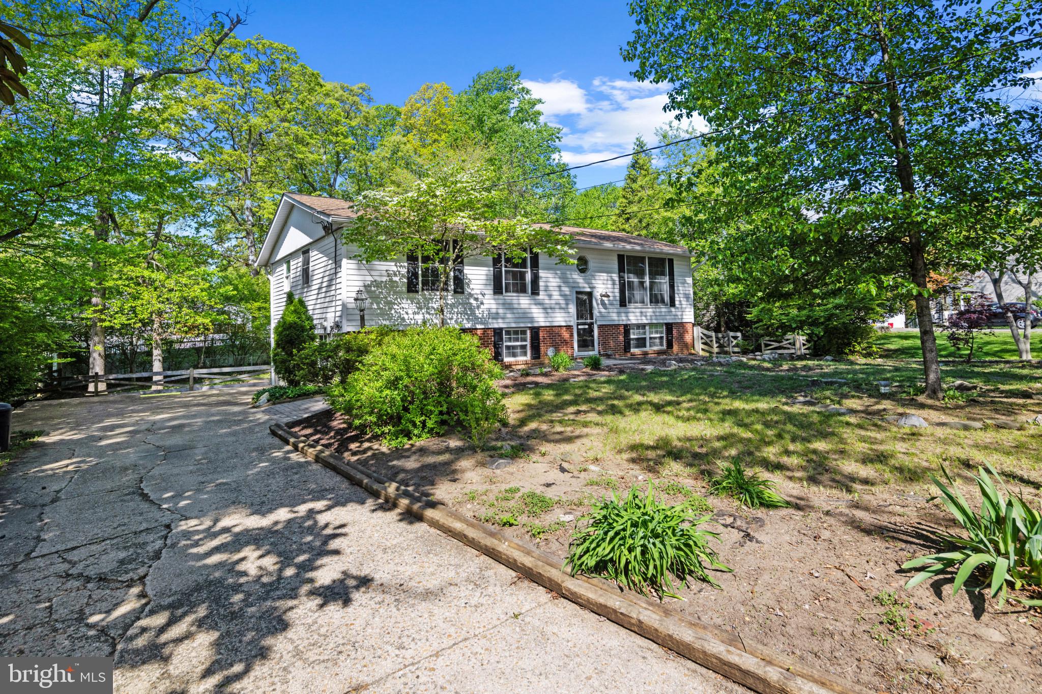 HILLSMERE ESTATES - Residential Lease