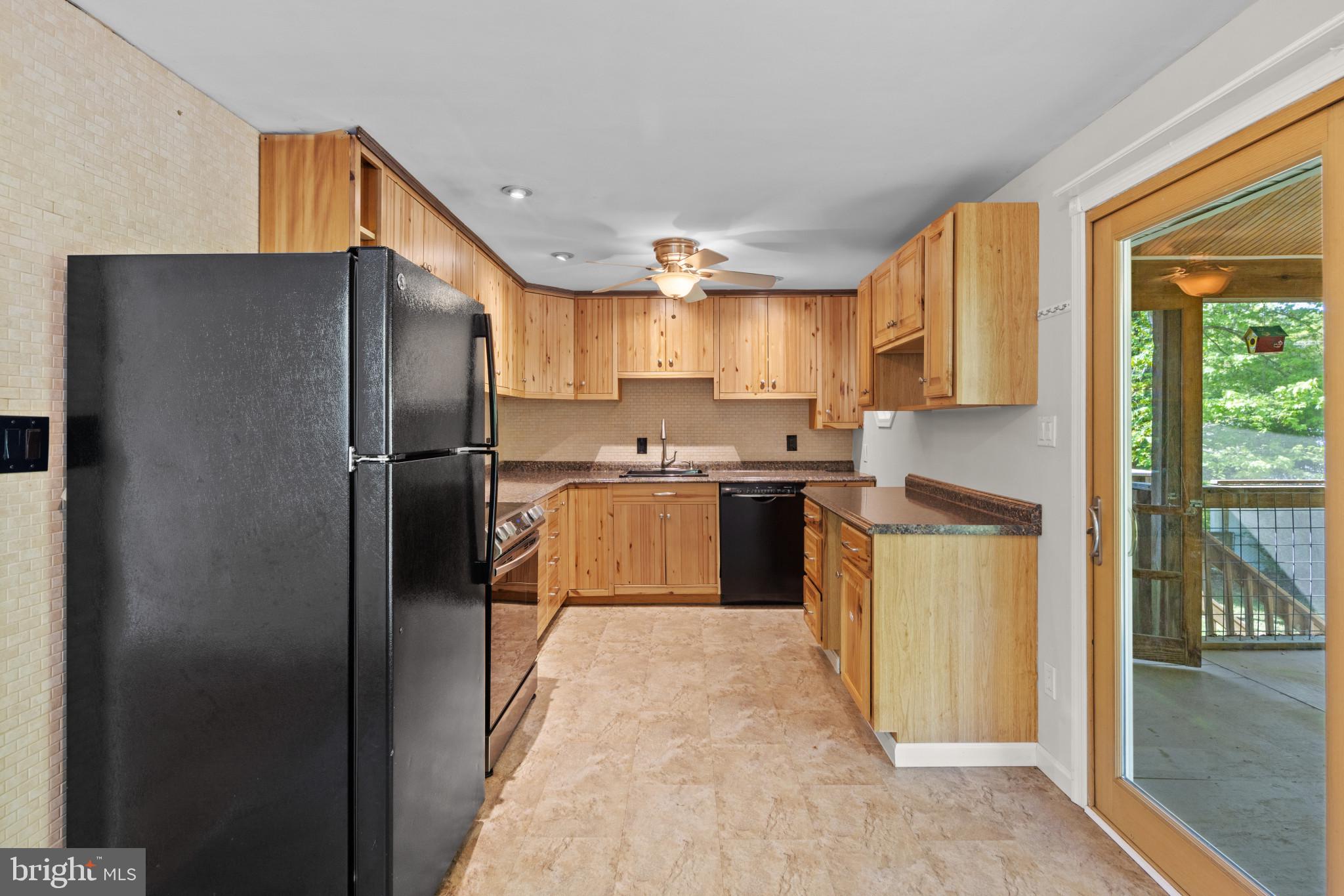 HILLSMERE ESTATES - Residential Lease