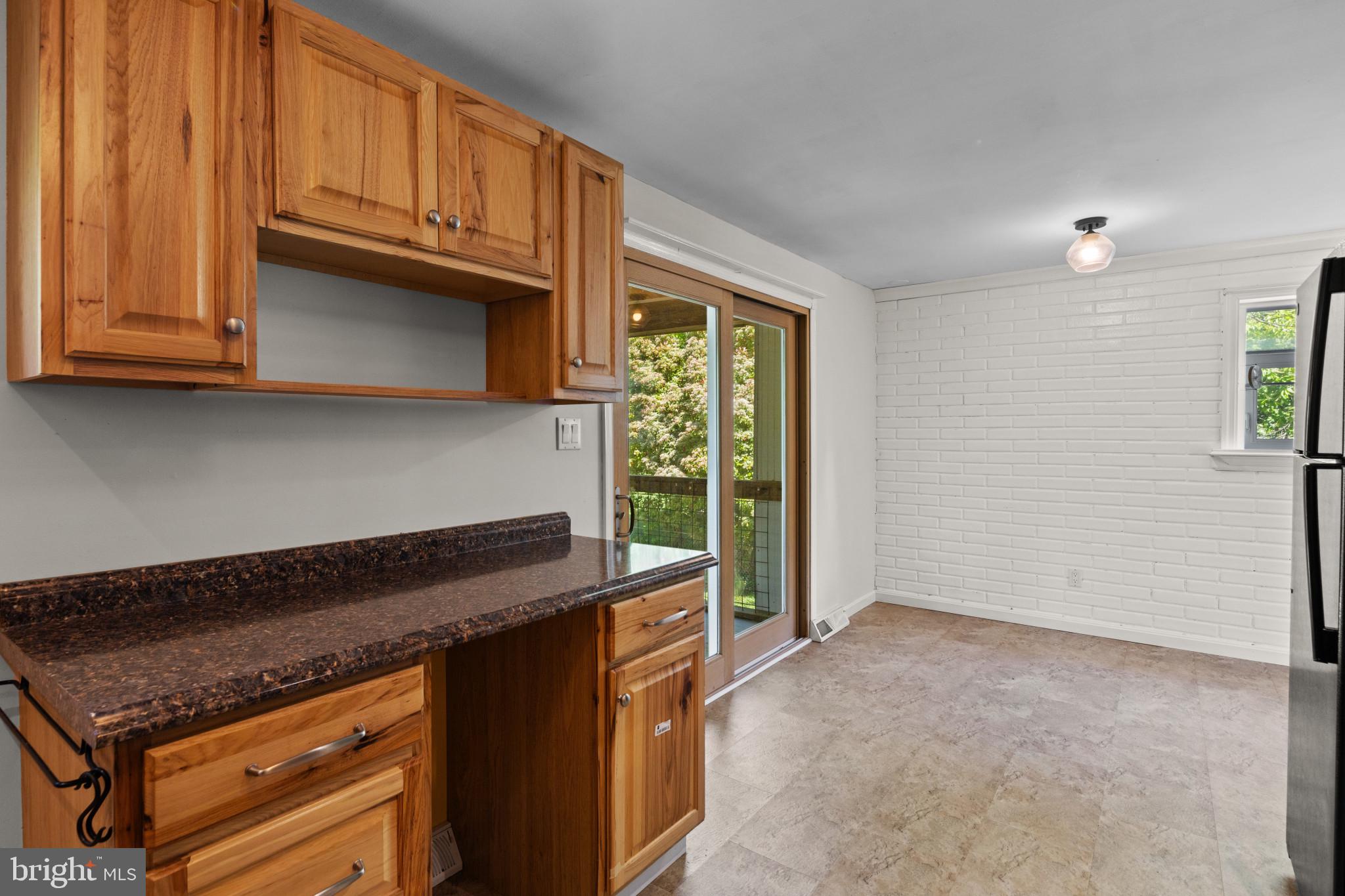 HILLSMERE ESTATES - Residential Lease