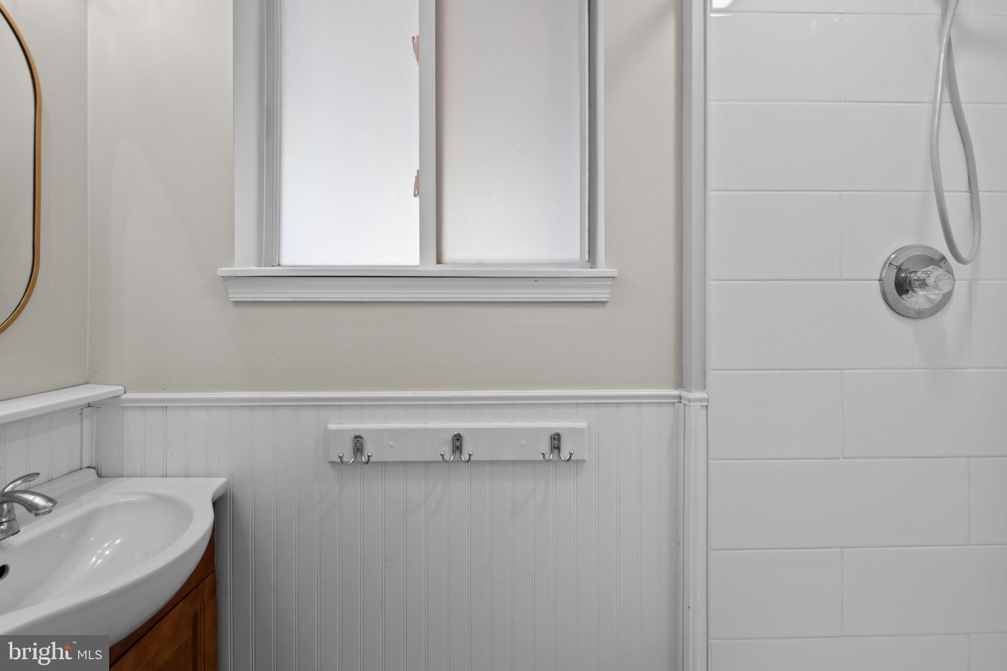 HILLSMERE ESTATES - Residential Lease