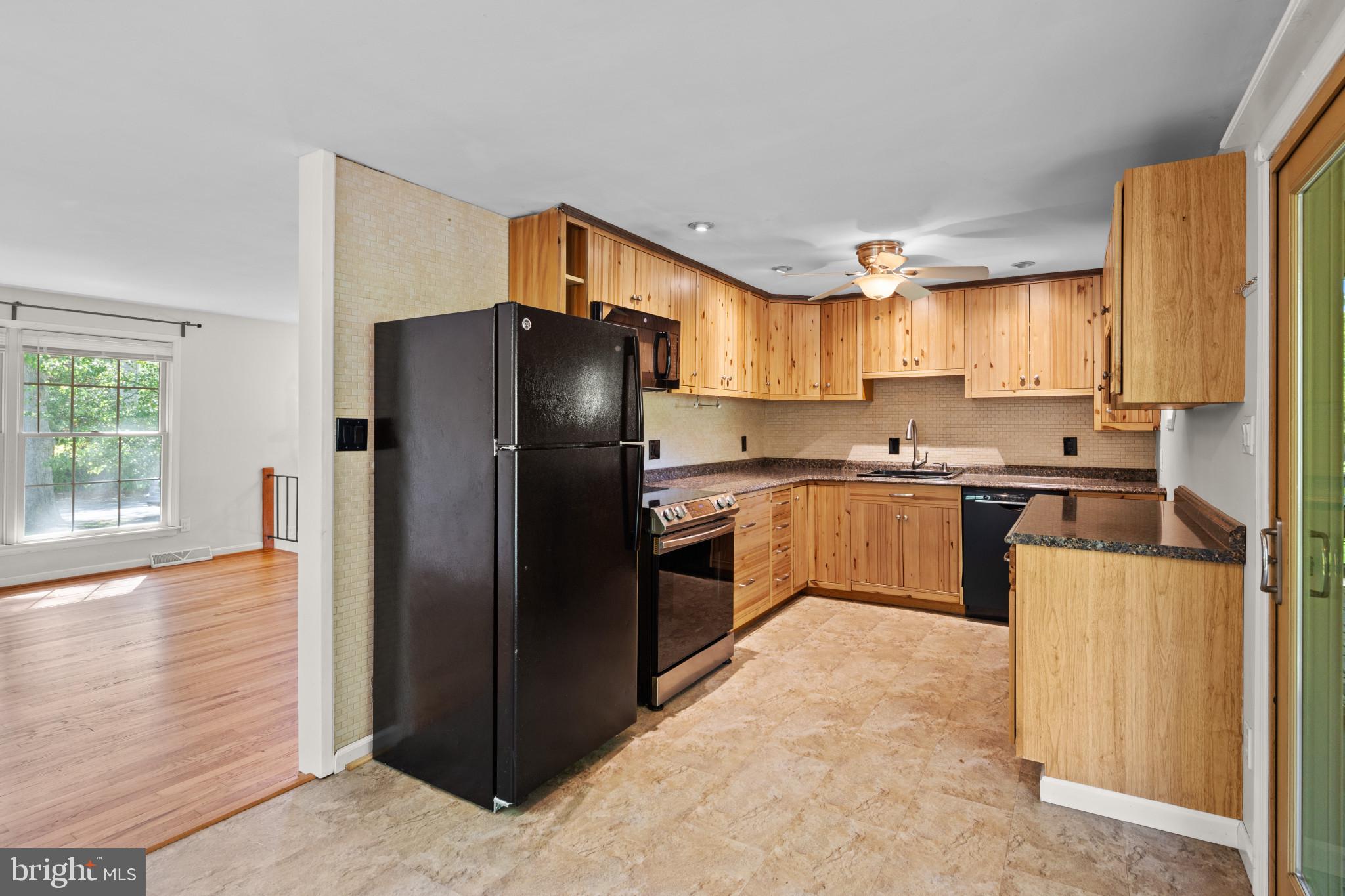 HILLSMERE ESTATES - Residential Lease