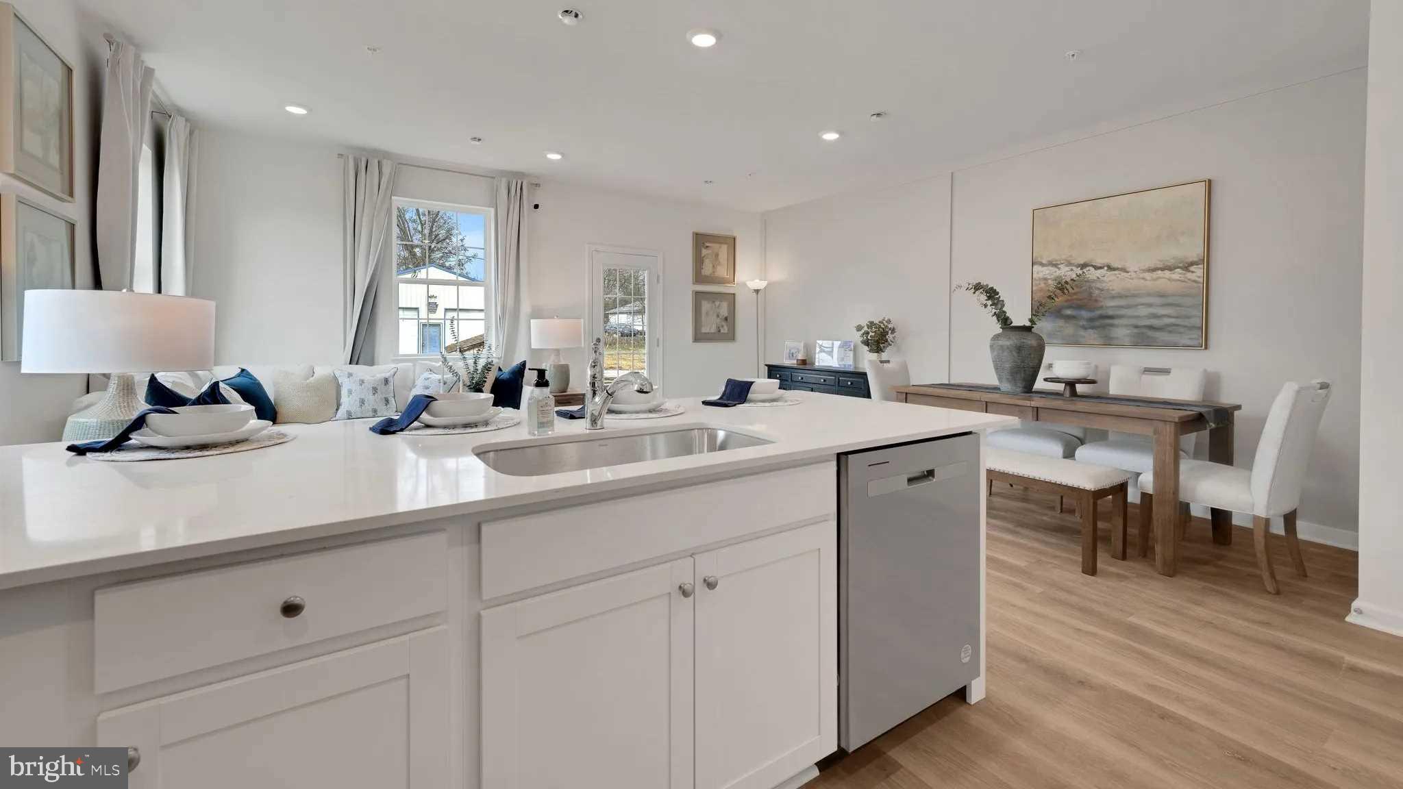 6 WINDSOR CT