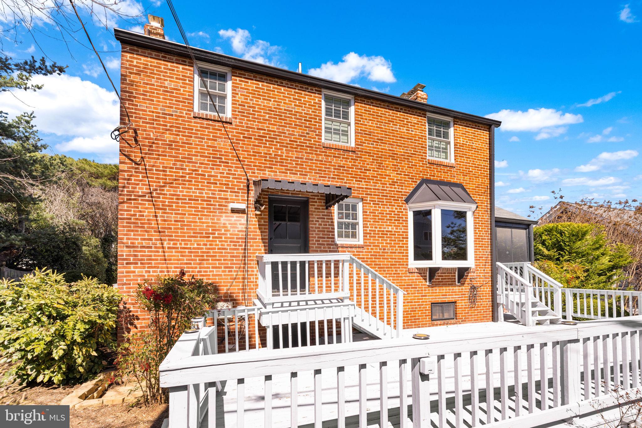 WAVERLY HILLS - Residential