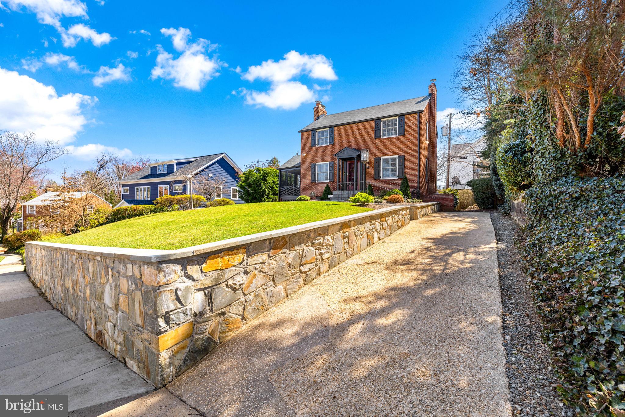 WAVERLY HILLS - Residential