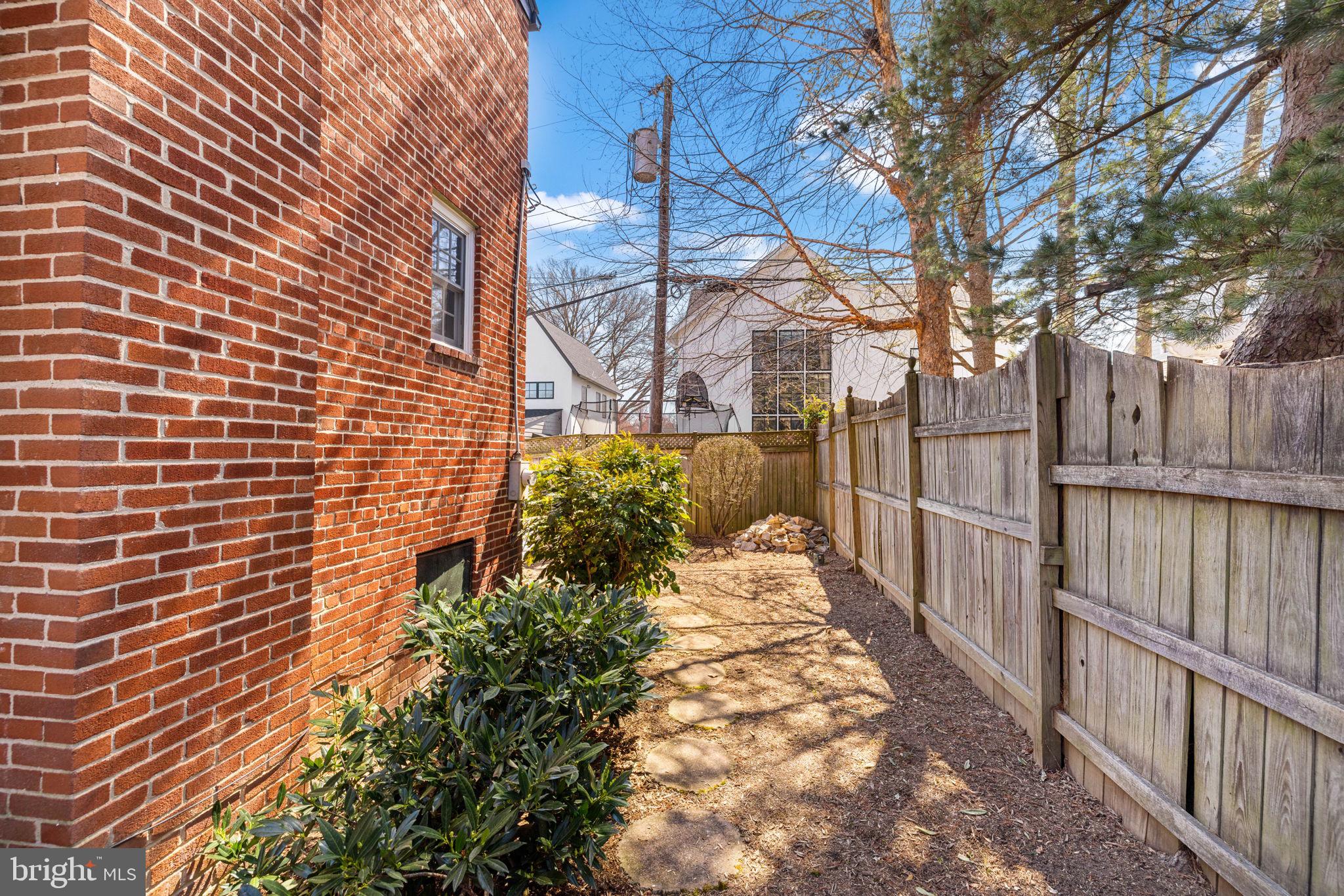 WAVERLY HILLS - Residential