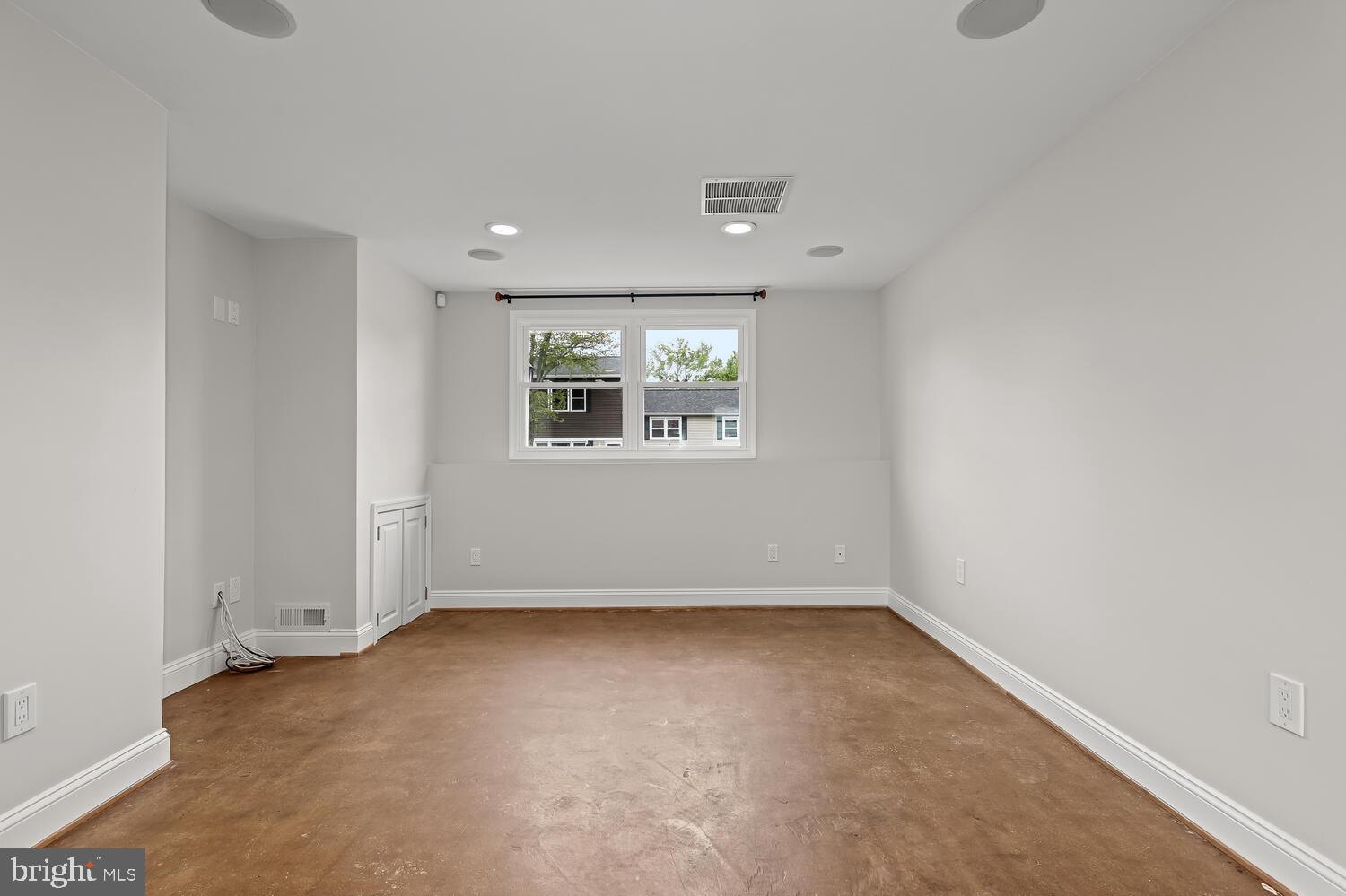 DULANEY VILLAGE - Residential