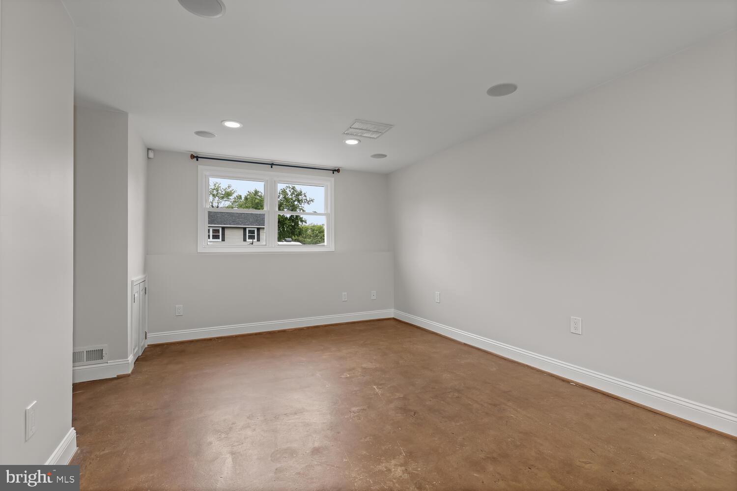 DULANEY VILLAGE - Residential