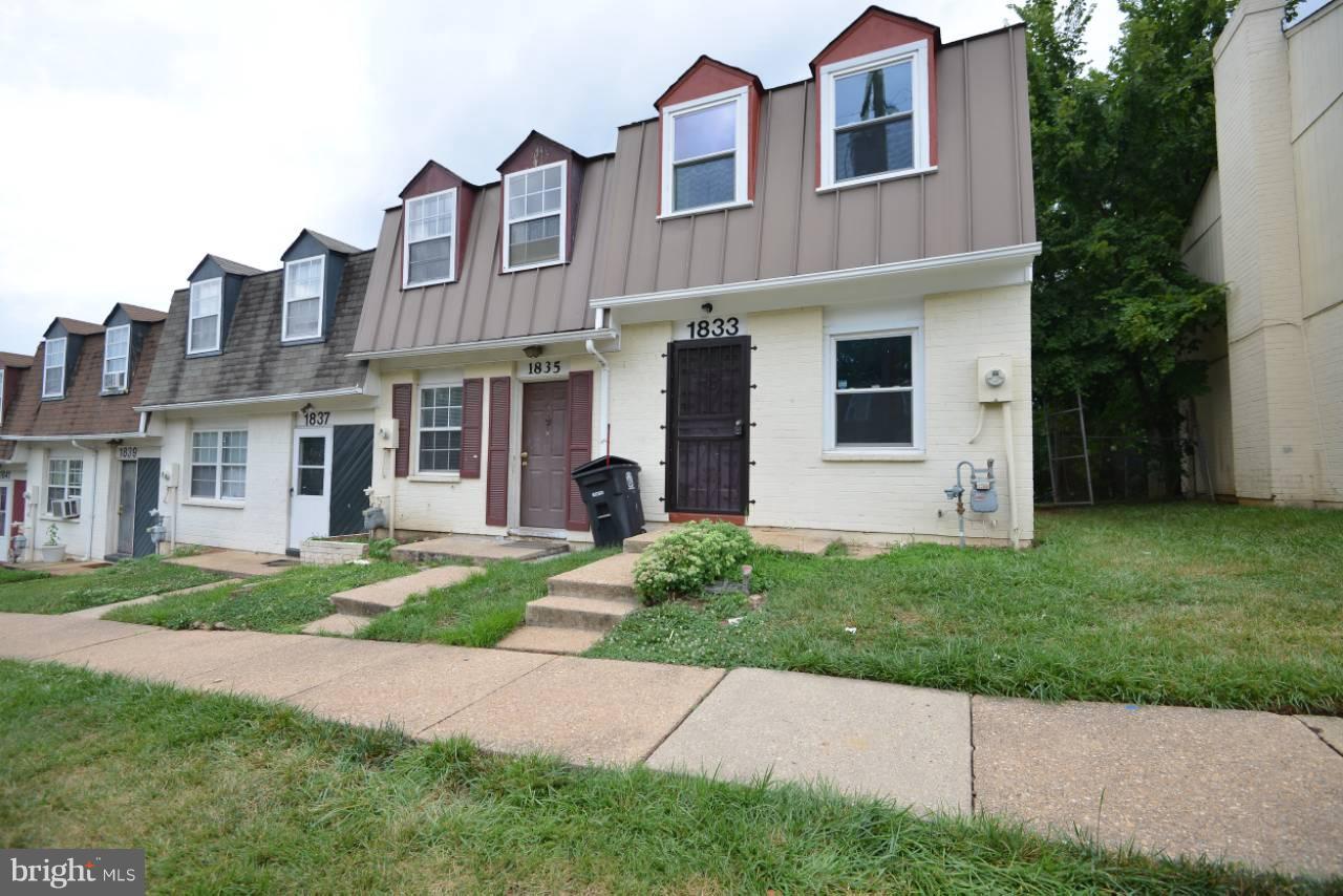 Fabulous renovation, great ready to move in townhouse close to major roads, shopping and employment centers. New washer and dryer, new appliances, wall to wall carpet, and the list goes on!Don't miss this opportunity. Call showing contact for access.