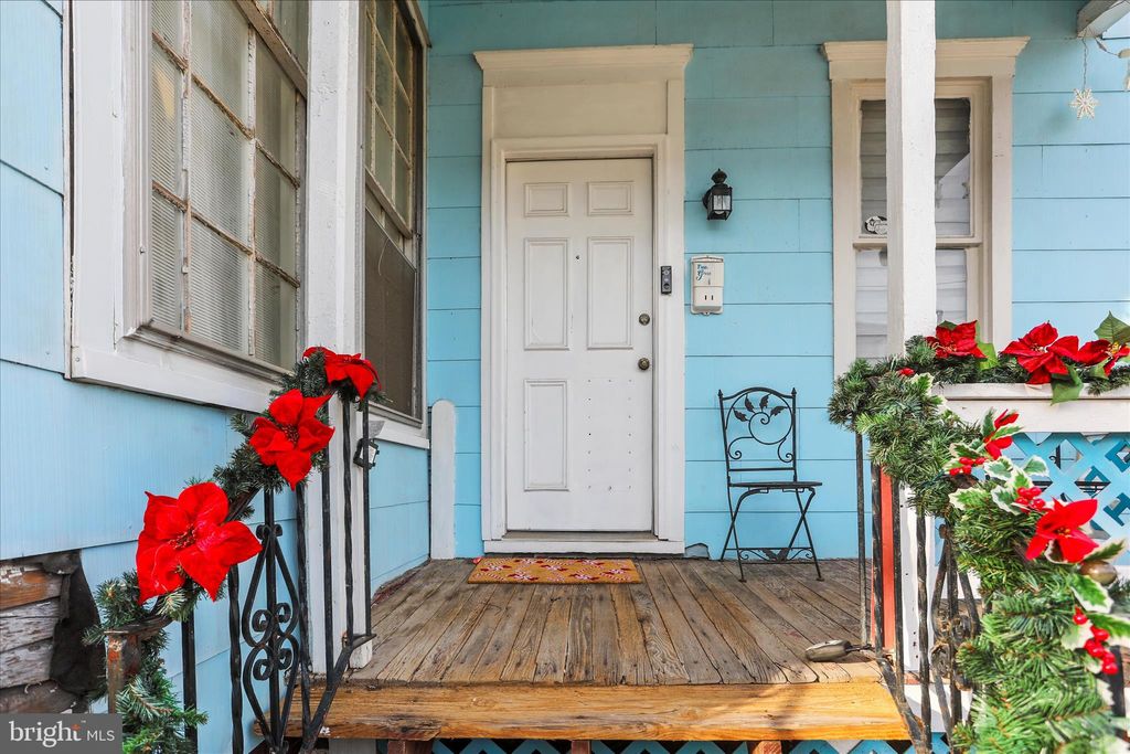 Photo of 589 W Princess Street, YORK, PA 17401 (MLS # PAYK2094952)