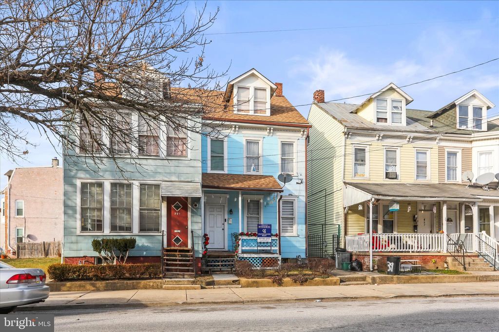Photo of 589 W Princess Street, YORK, PA 17401 (MLS # PAYK2094952)