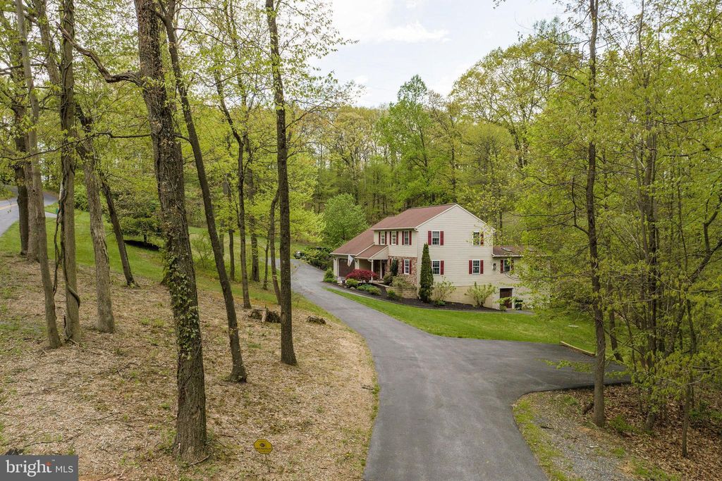 Photo of 945 SWAMP CHURCH RD, REINHOLDS, PA 17569 (MLS # PALA2034274)