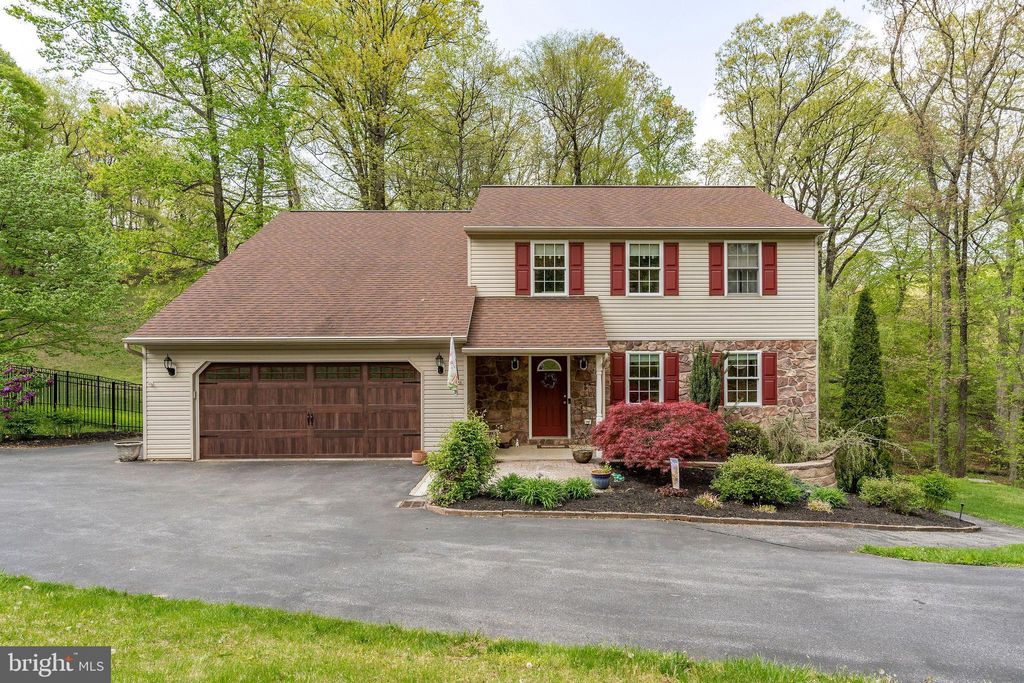 Photo of 945 SWAMP CHURCH RD, REINHOLDS, PA 17569 (MLS # PALA2034274)