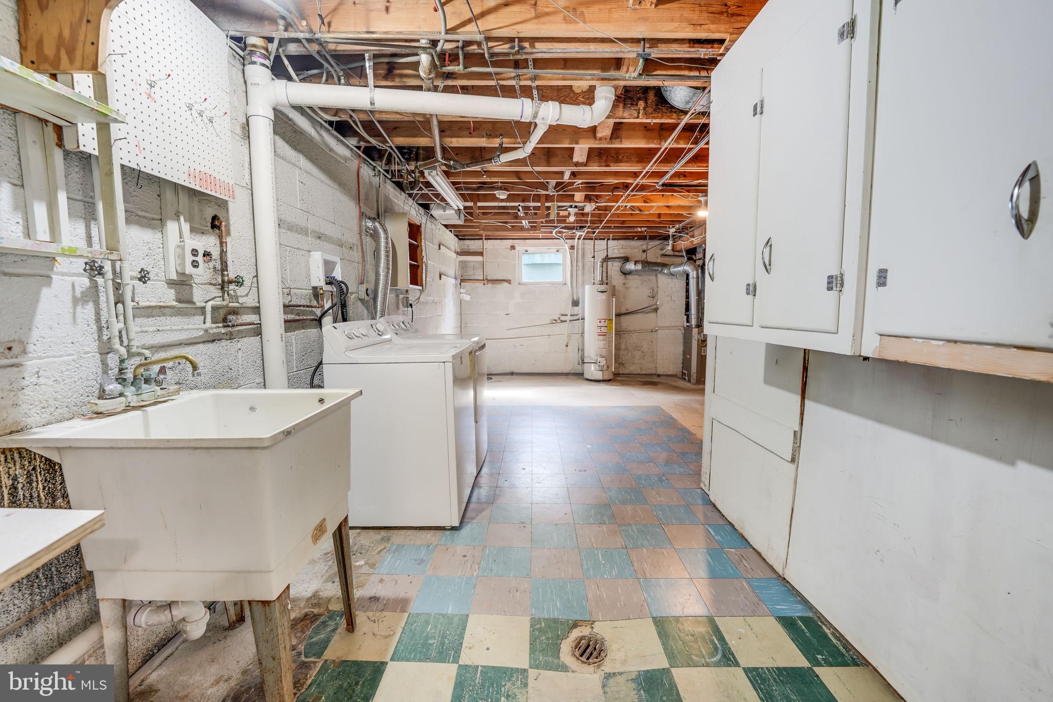 FAIRFAX  WOODS - Residential