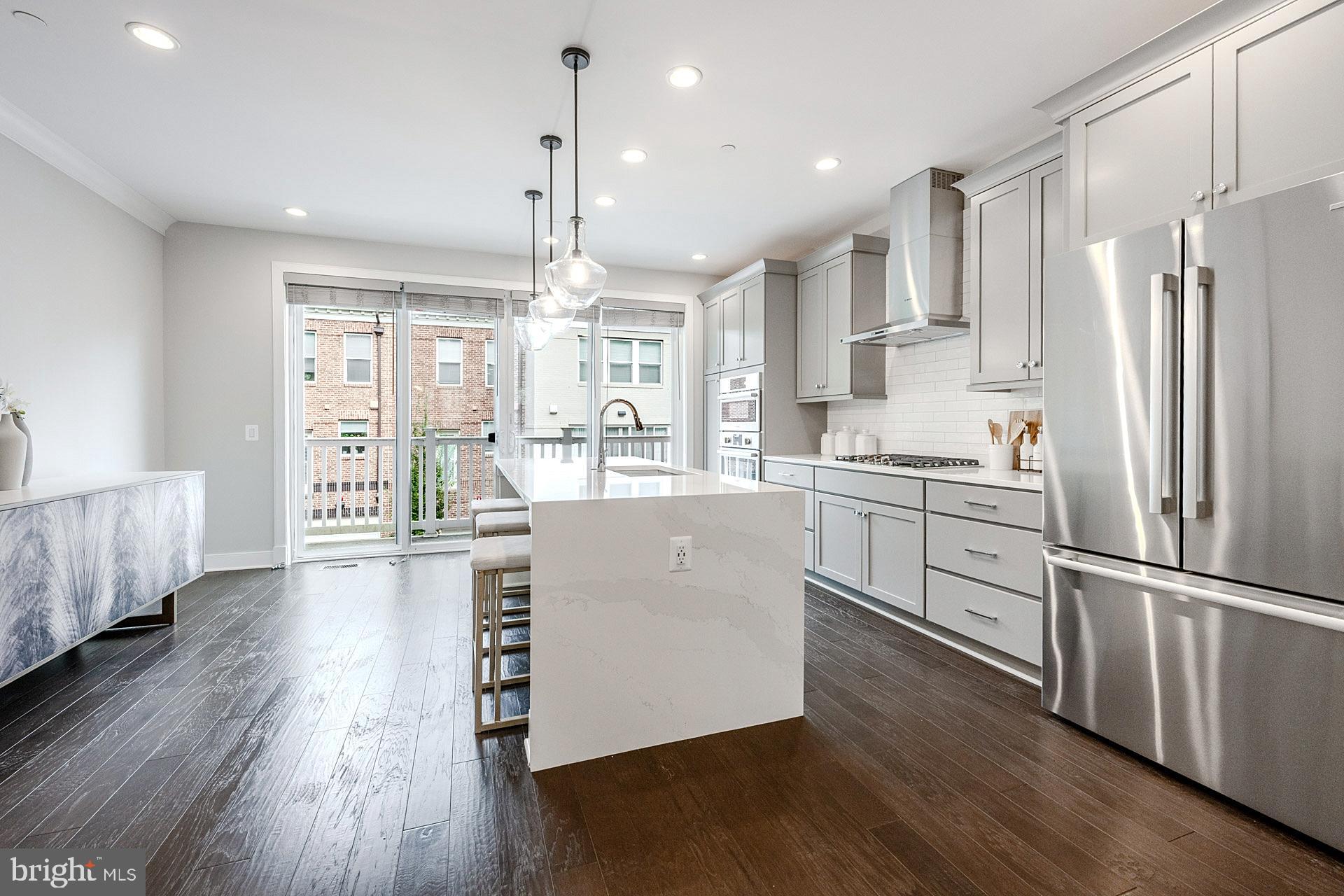 10326 GROSVENOR PLACE